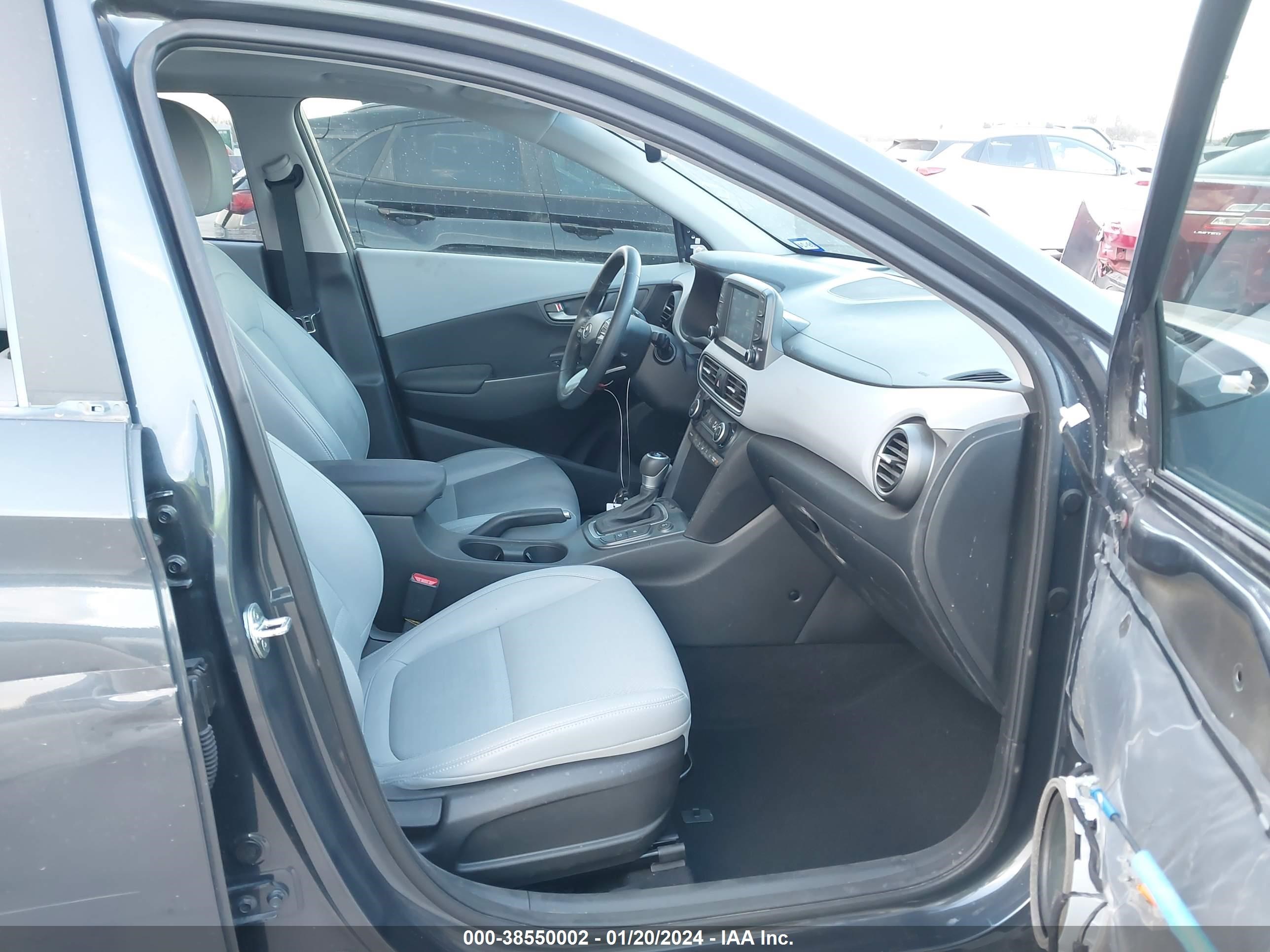 Photo 4 VIN: KM8K3CA53KU265935 - HYUNDAI KONA 