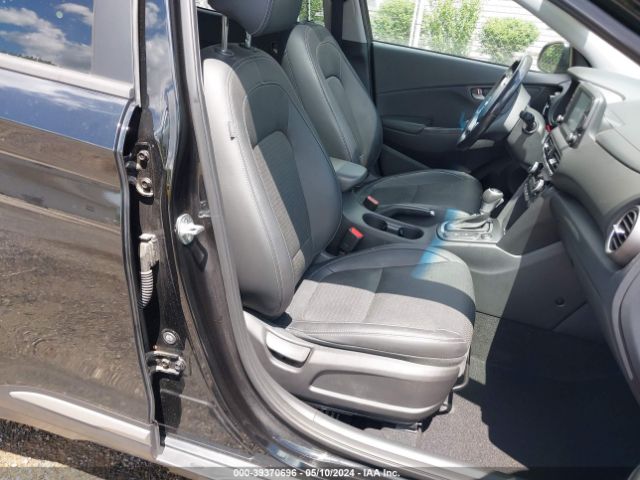 Photo 4 VIN: KM8K3CA55MU600647 - HYUNDAI KONA 