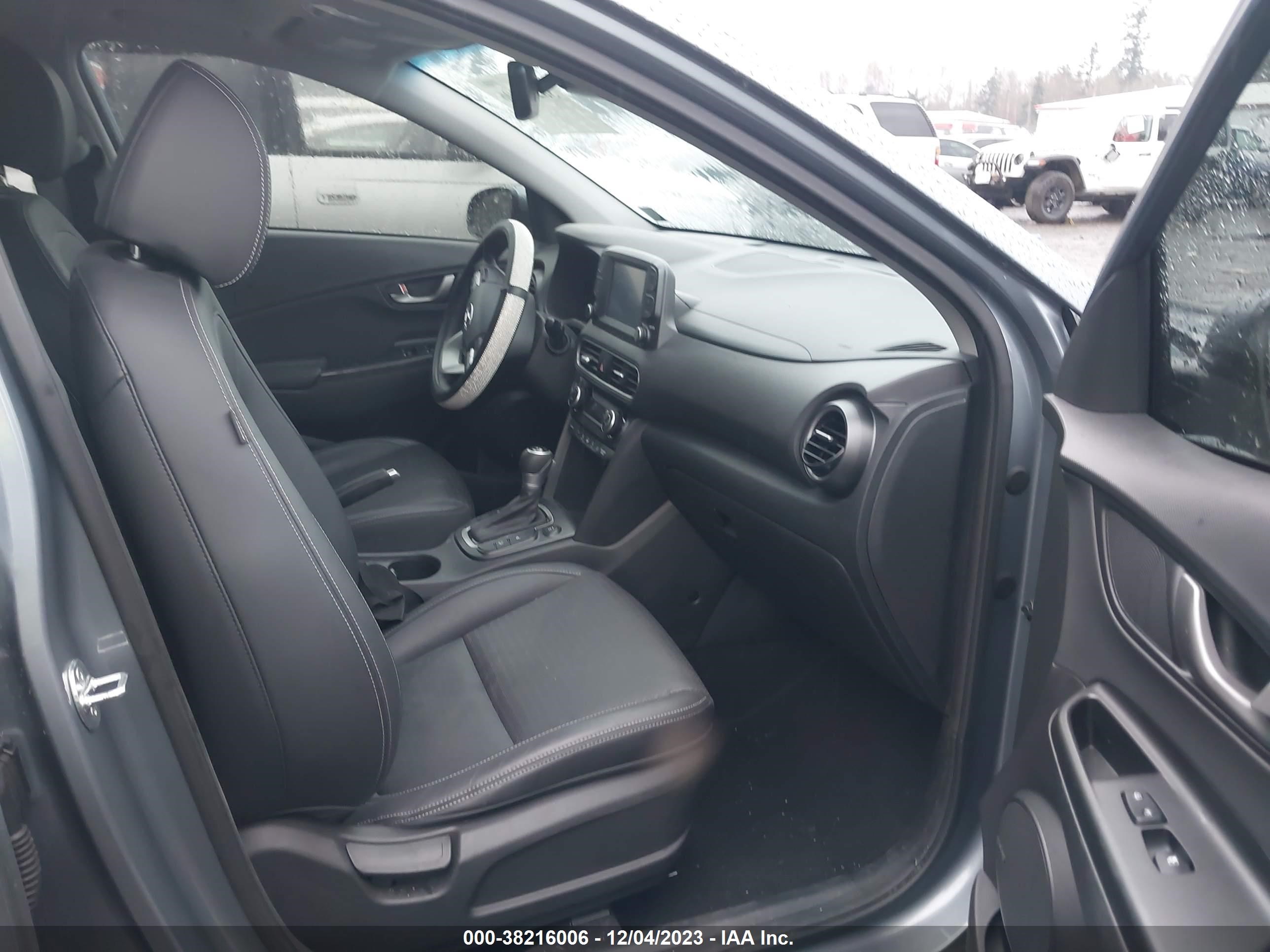 Photo 4 VIN: KM8K3CA55MU659889 - HYUNDAI KONA 