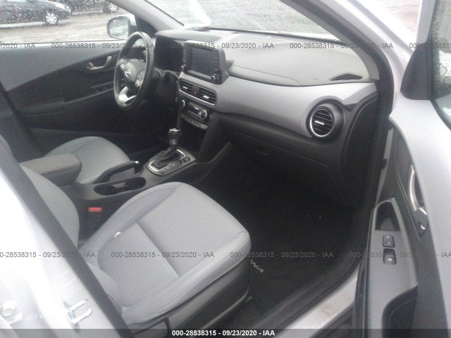 Photo 4 VIN: KM8K3CA56JU090370 - HYUNDAI KONA 