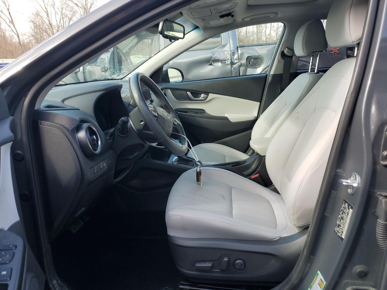 Photo 6 VIN: KM8K3CAB9PU008209 - HYUNDAI KONA 