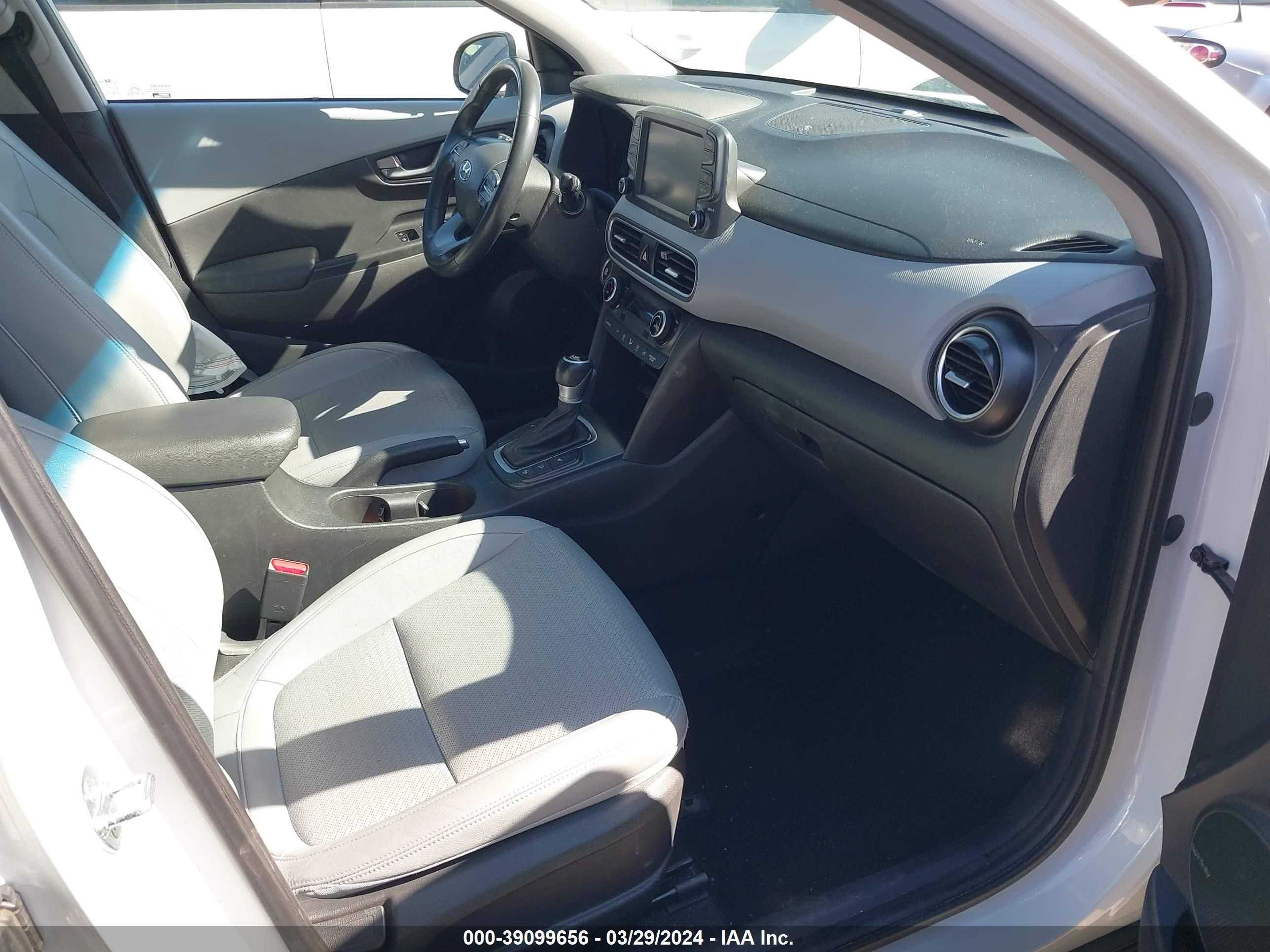 Photo 4 VIN: KM8K53A51MU658832 - HYUNDAI KONA 