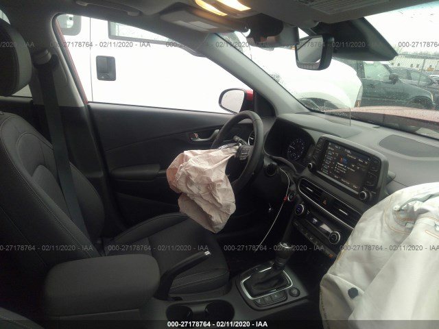 Photo 4 VIN: KM8K5CA50LU472035 - HYUNDAI KONA 