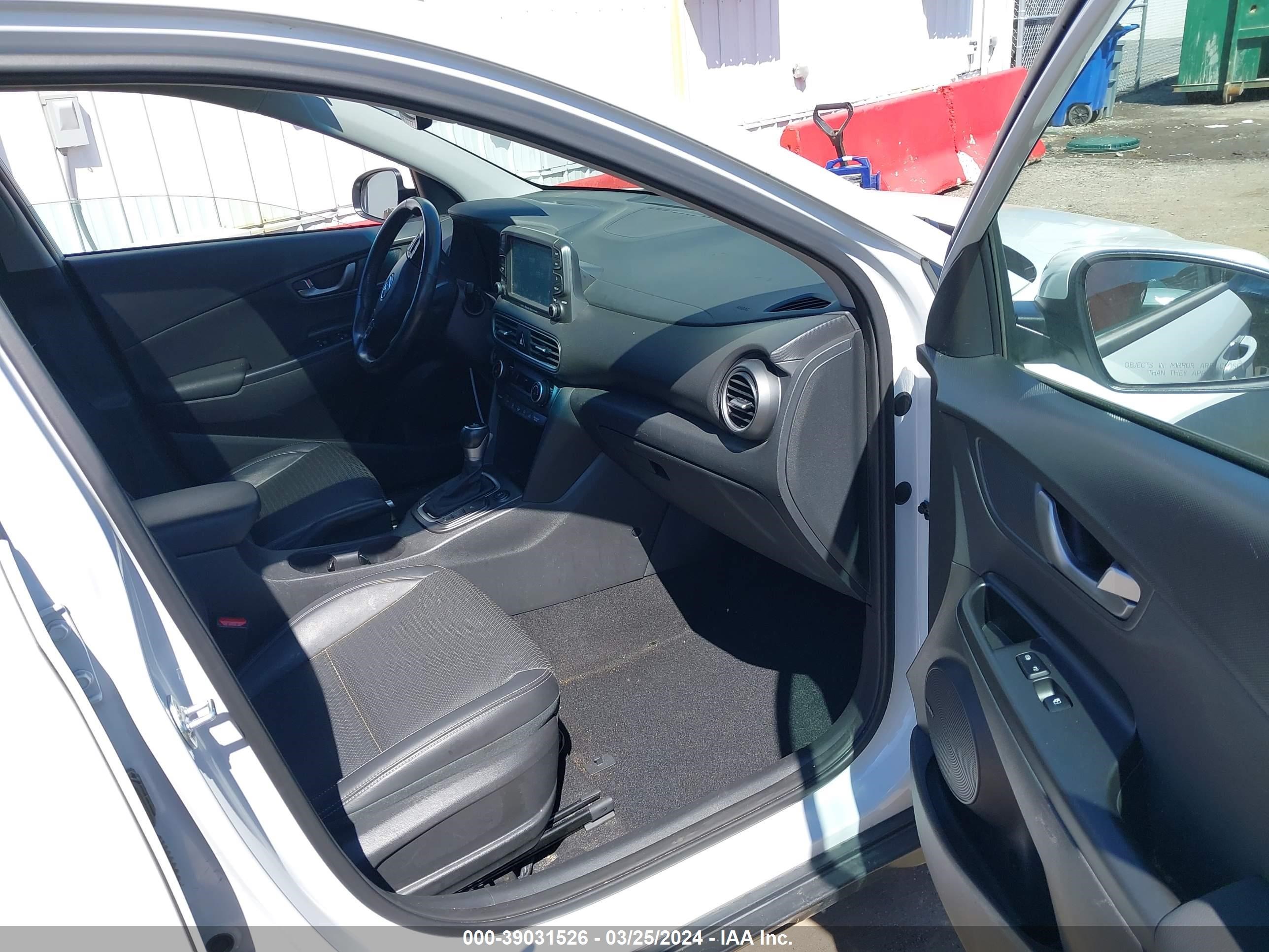 Photo 4 VIN: KM8K5CA50LU522819 - HYUNDAI KONA 