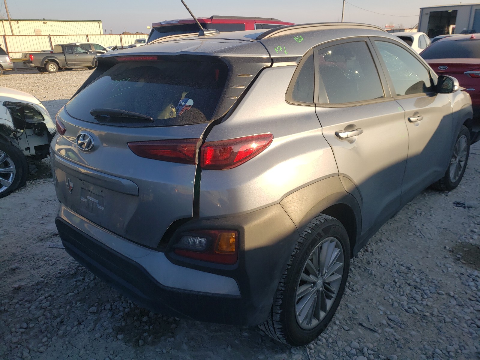 Photo 3 VIN: KM8K62AA1JU107719 - HYUNDAI KONA SEL 