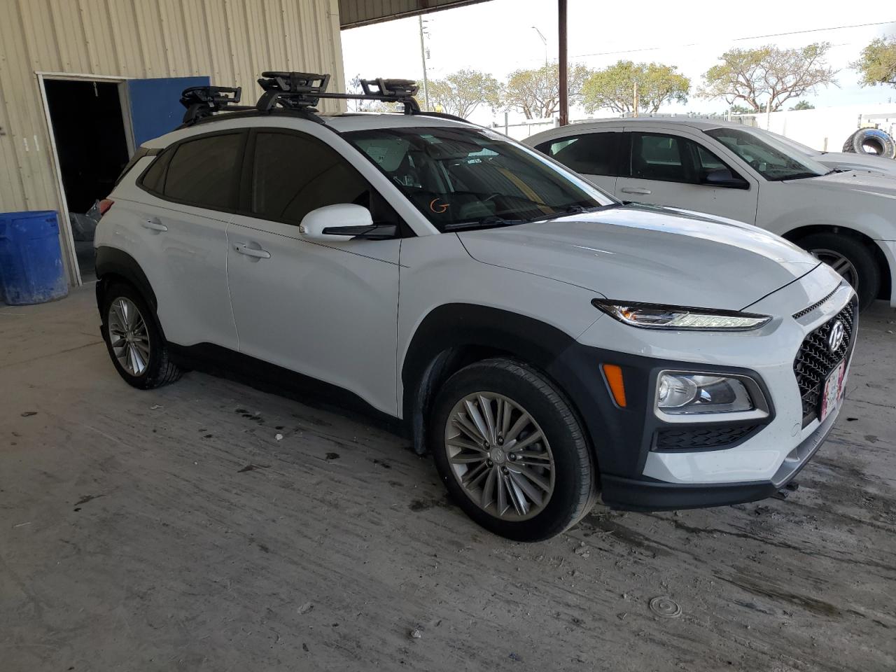 Photo 3 VIN: KM8K62AAXLU550759 - HYUNDAI KONA 