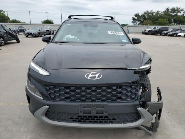 Photo 4 VIN: KM8K62AB0PU945922 - HYUNDAI KONA 