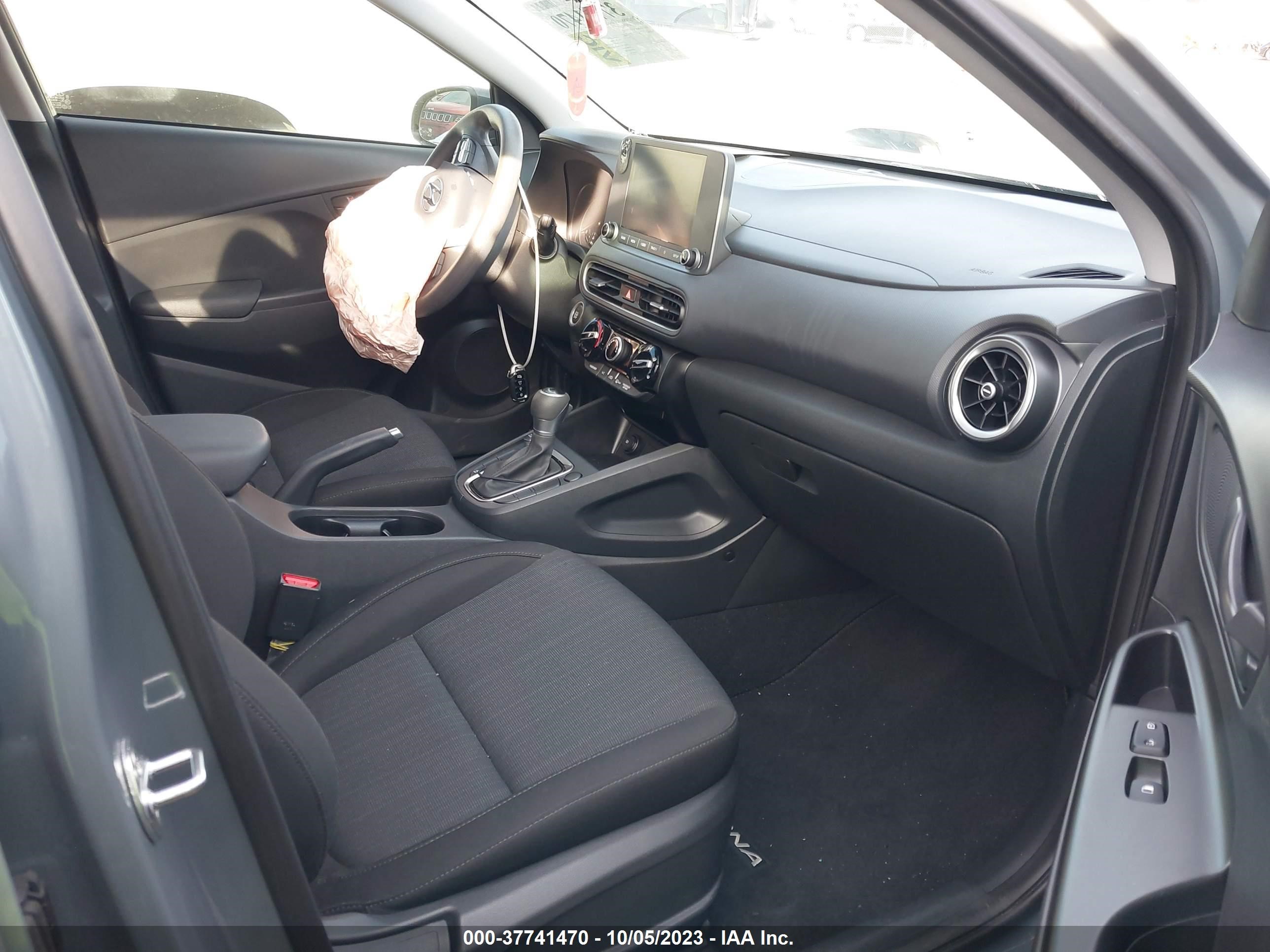 Photo 4 VIN: KM8K62AB1NU755544 - HYUNDAI KONA 