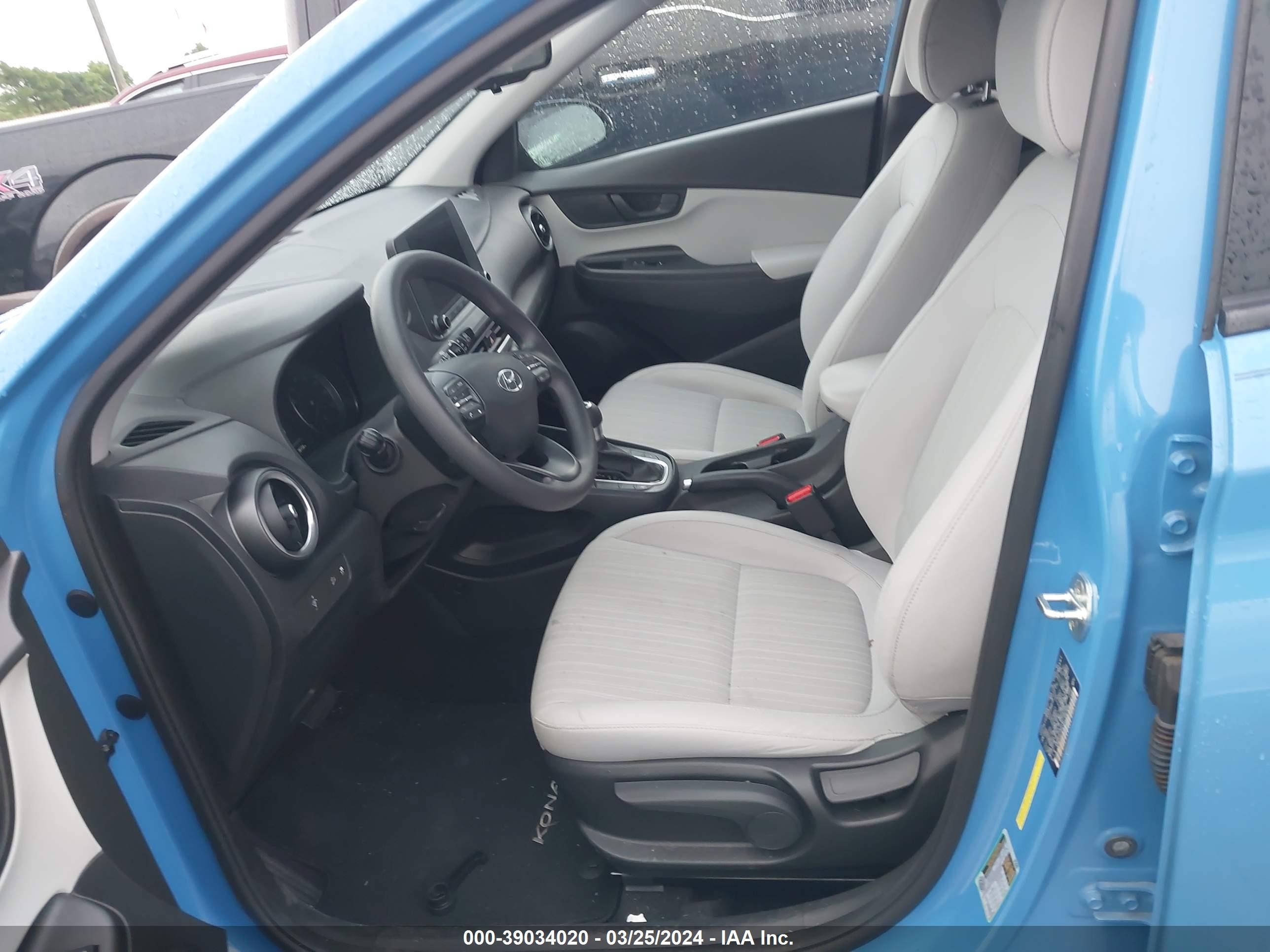 Photo 4 VIN: KM8K62AB1NU786986 - HYUNDAI KONA 