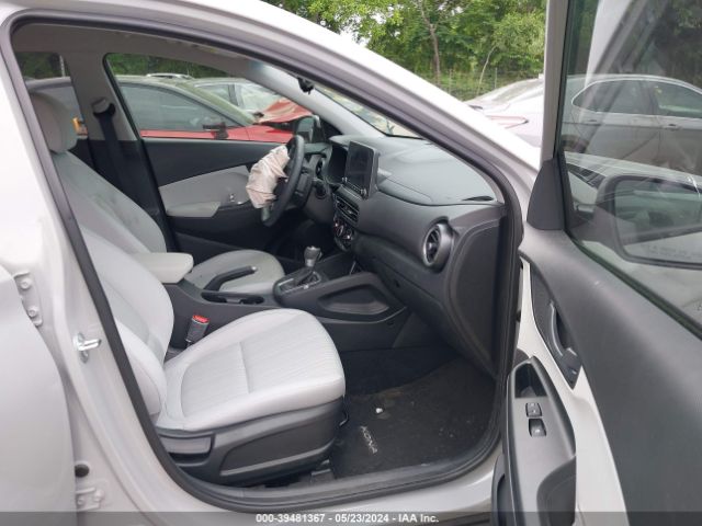 Photo 4 VIN: KM8K62AB1PU995857 - HYUNDAI KONA 