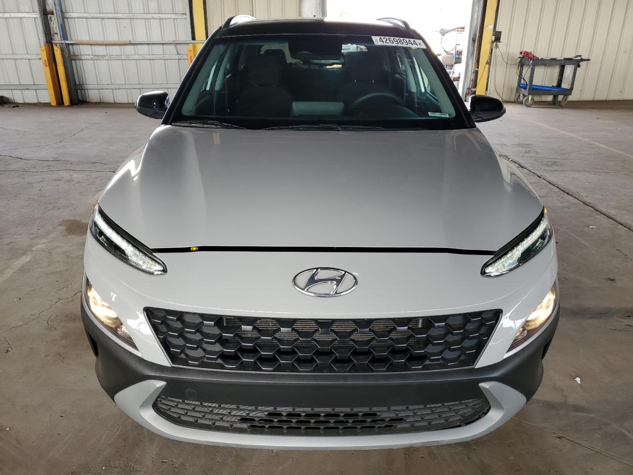 Photo 4 VIN: KM8K62AB2PU954850 - HYUNDAI KONA 