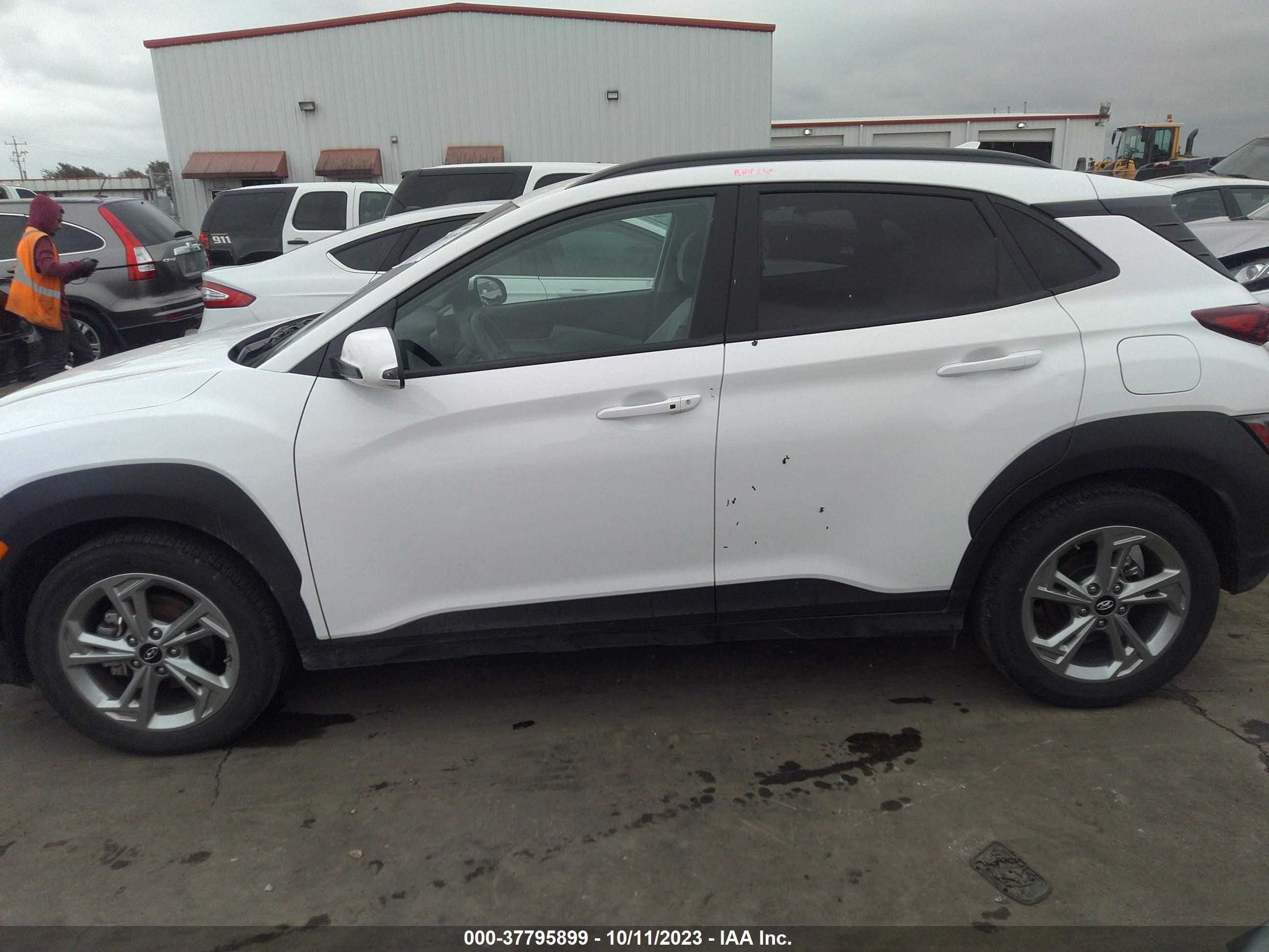 Photo 13 VIN: KM8K62AB4PU975182 - HYUNDAI KONA 