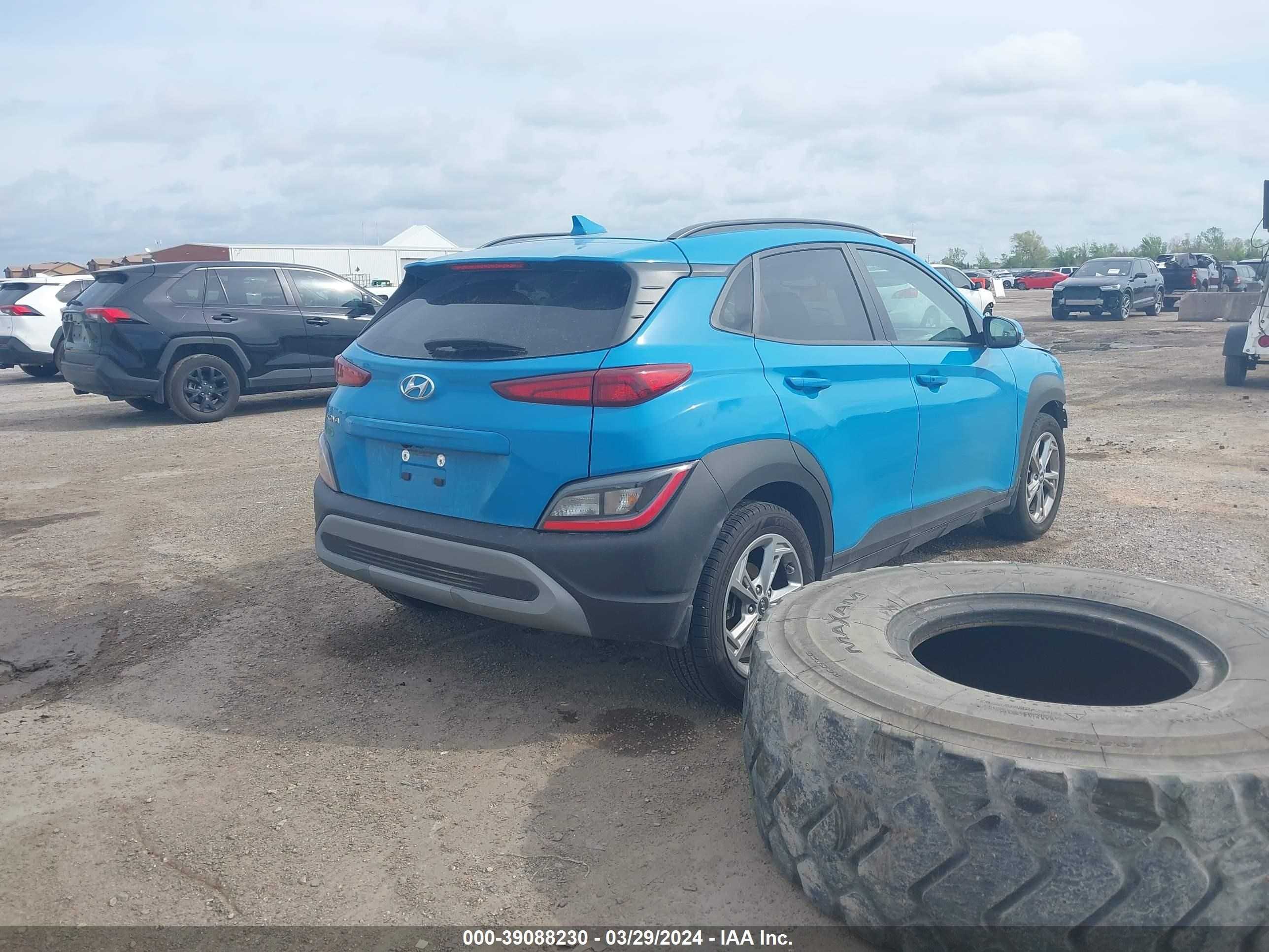 Photo 3 VIN: KM8K62AB5NU918194 - HYUNDAI KONA 