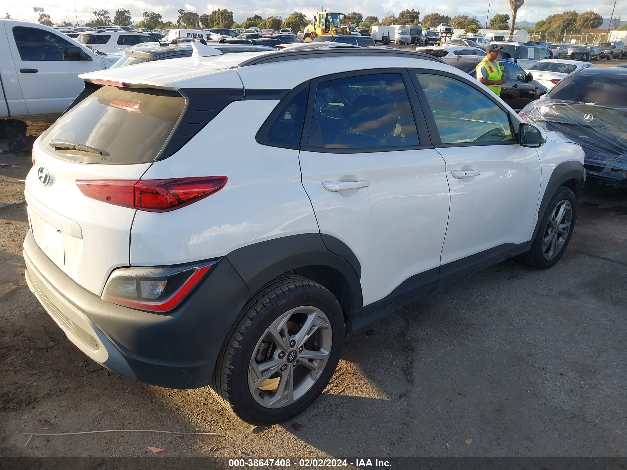 Photo 3 VIN: KM8K62AB9NU901155 - HYUNDAI KONA 