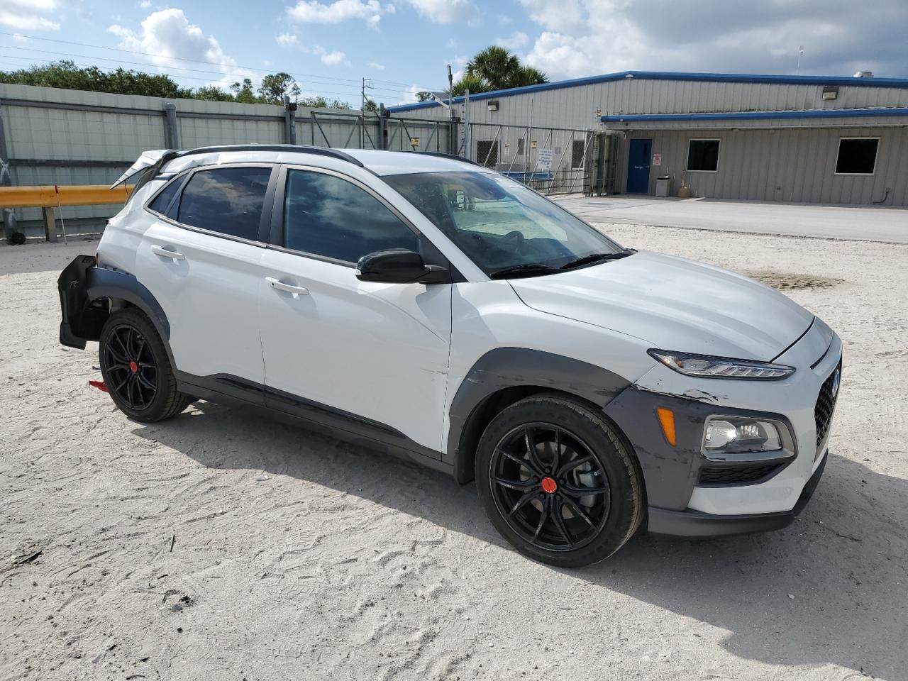 Photo 3 VIN: KM8K63A58MU676726 - HYUNDAI KONA 