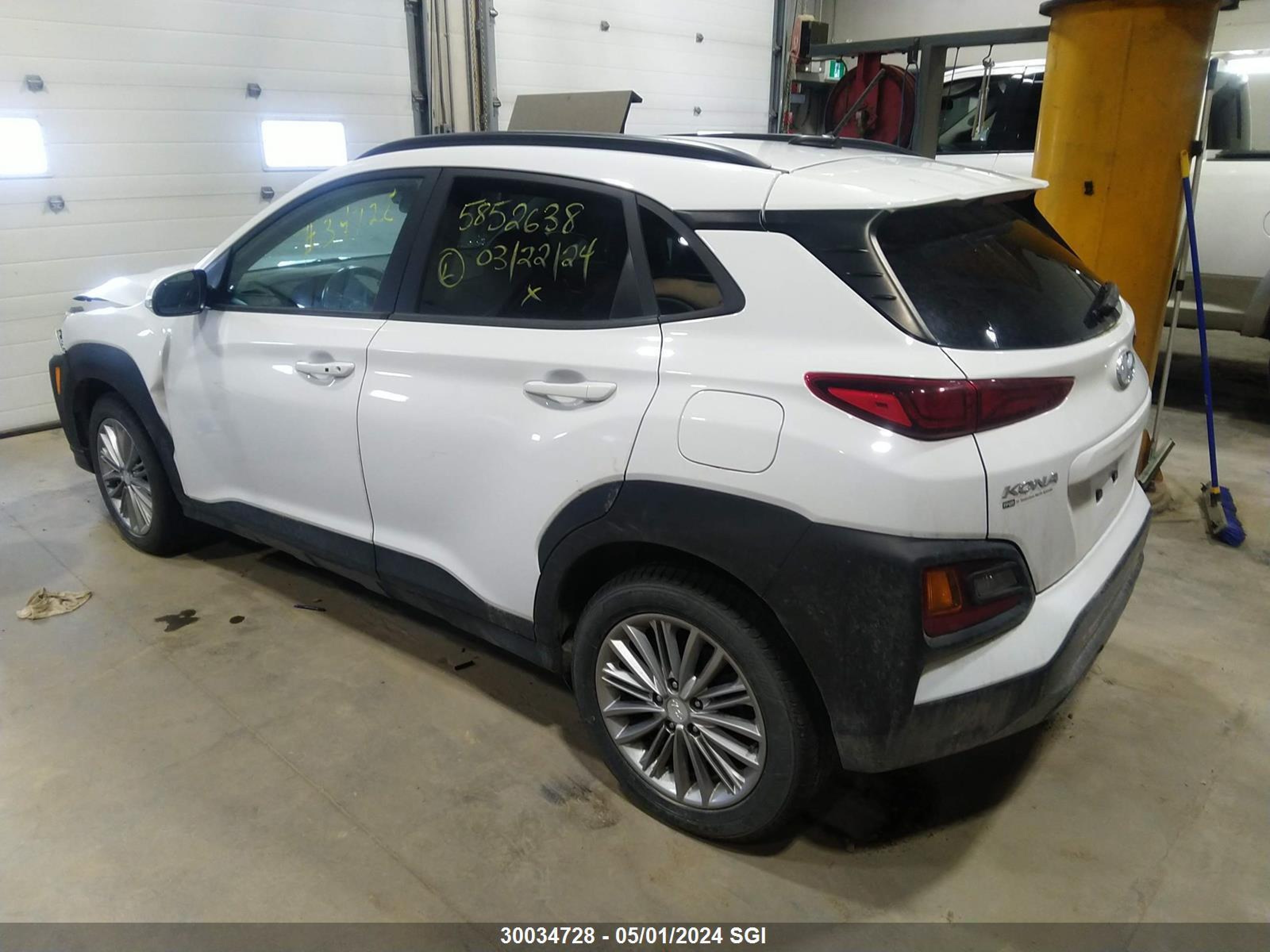 Photo 2 VIN: KM8K6CAA5LU457699 - HYUNDAI KONA 