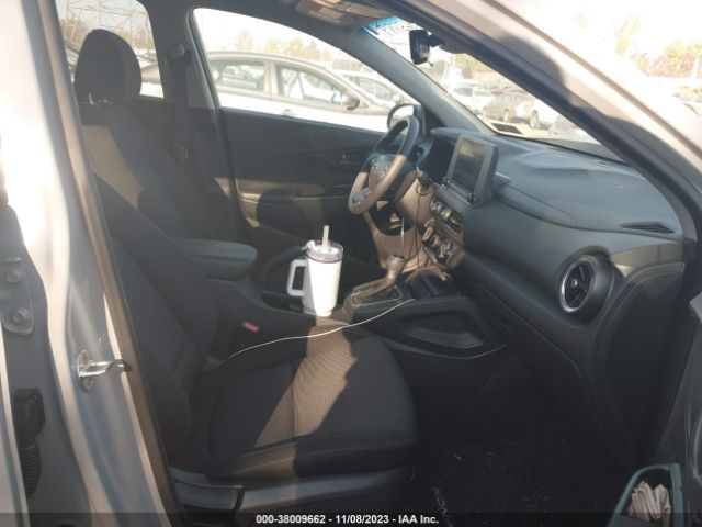 Photo 4 VIN: KM8K6CAB0PU963889 - HYUNDAI KONA 