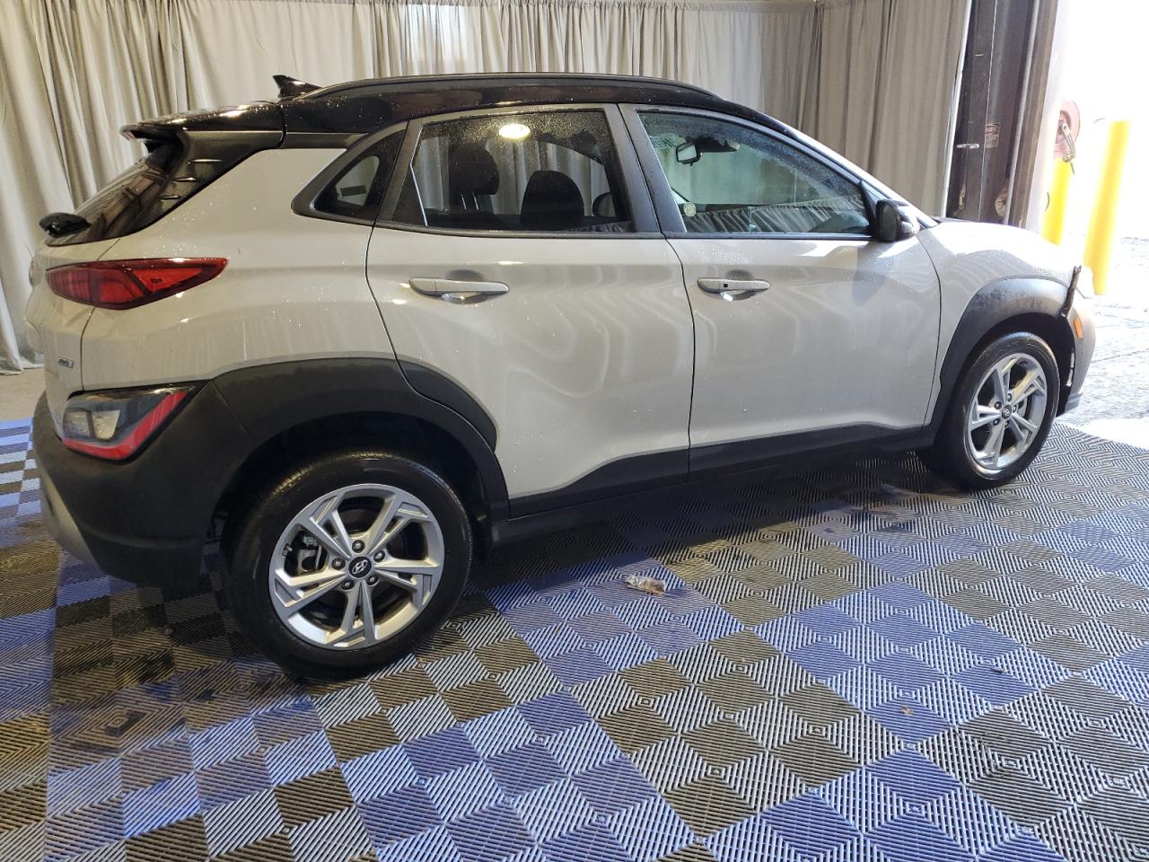 Photo 2 VIN: KM8K6CABXPU992641 - HYUNDAI KONA 