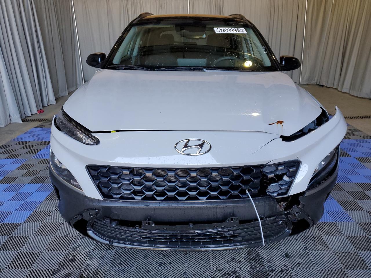 Photo 4 VIN: KM8K6CABXPU992641 - HYUNDAI KONA 