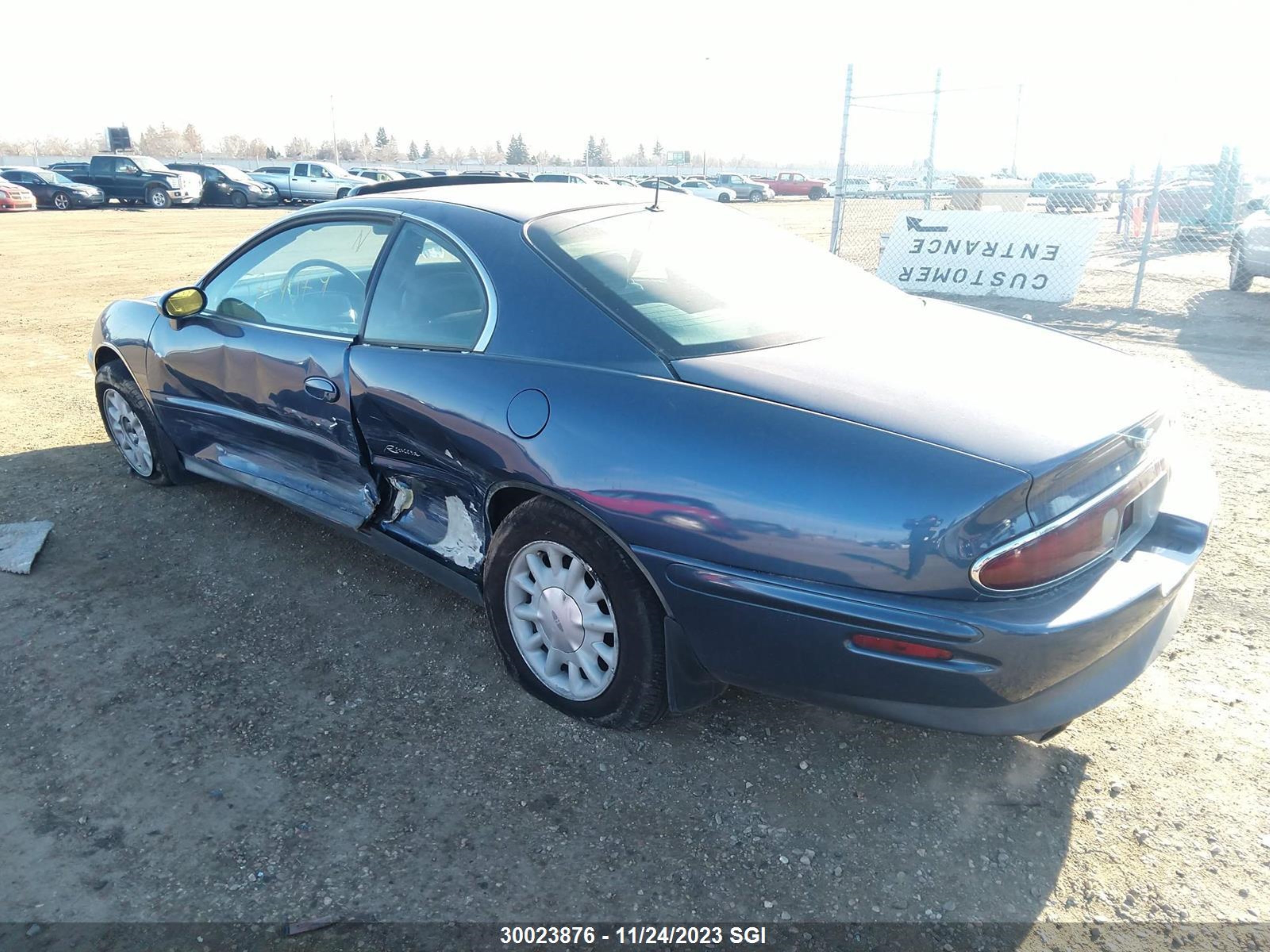 Photo 2 VIN: KM8SC13EX6U077369 - BUICK RIVIERA 