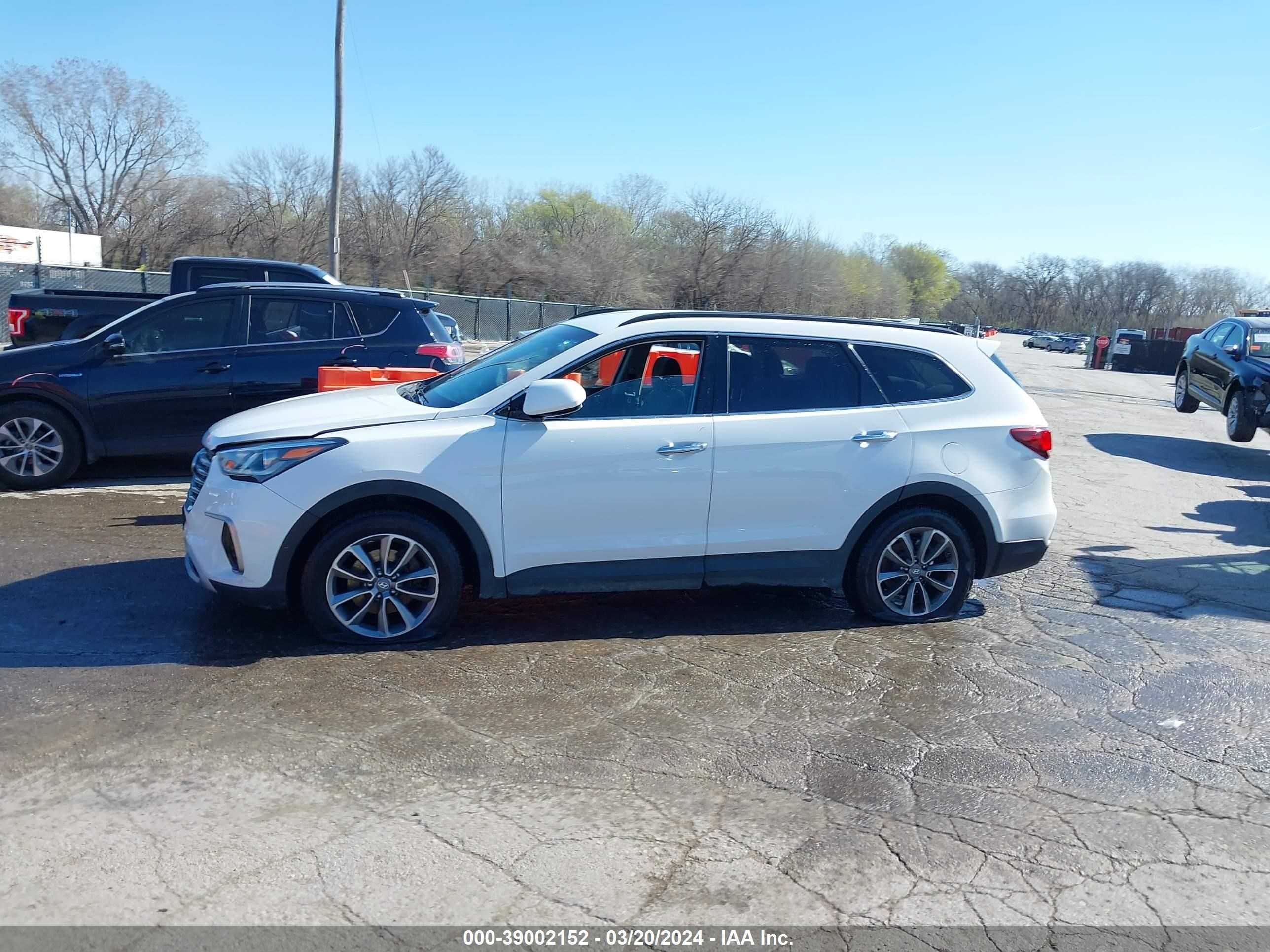 Photo 12 VIN: KM8SM4HF1HU167836 - HYUNDAI SANTA FE 