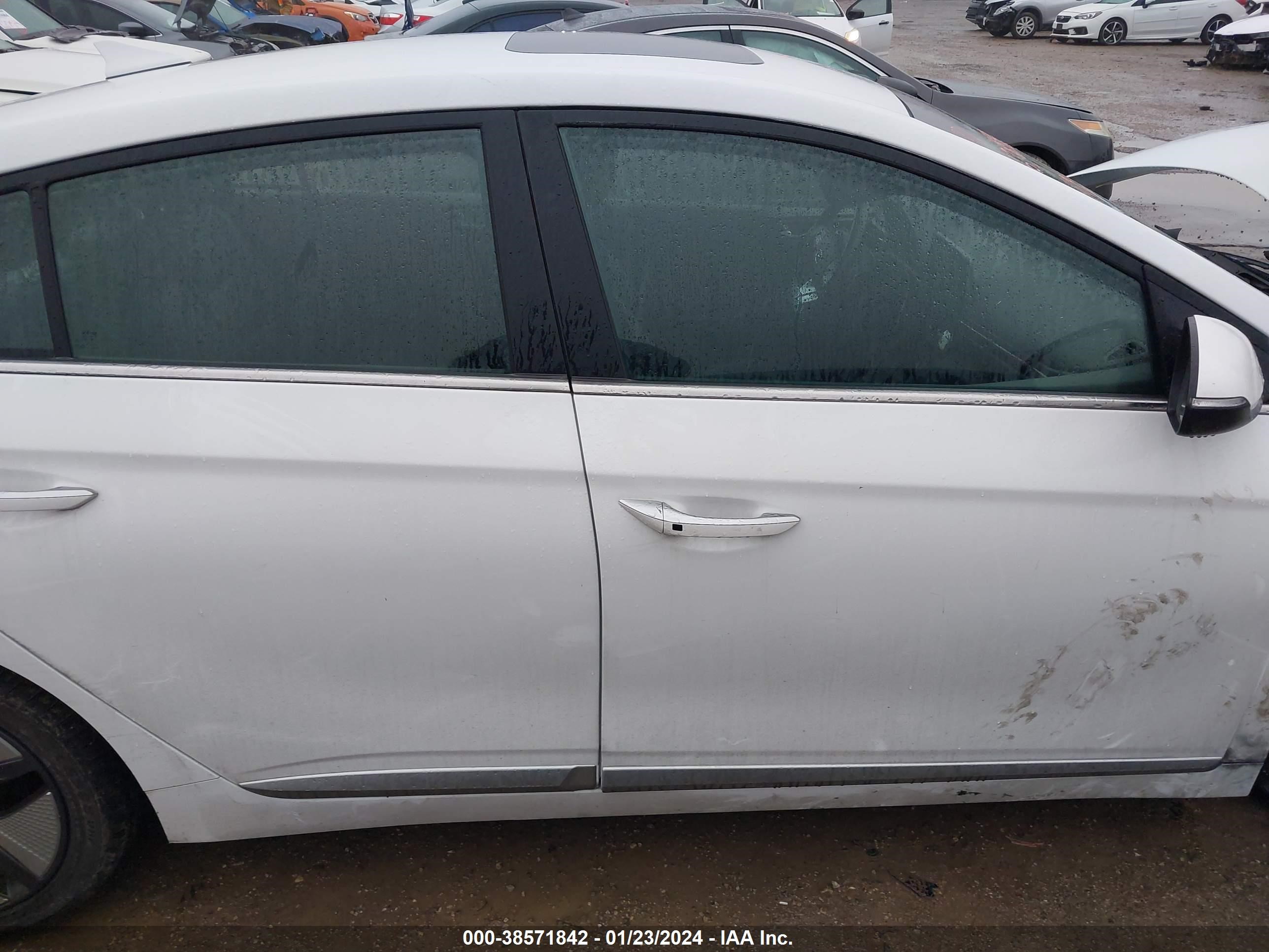 Photo 12 VIN: KMHC05LC0LU240674 - HYUNDAI IONIQ 