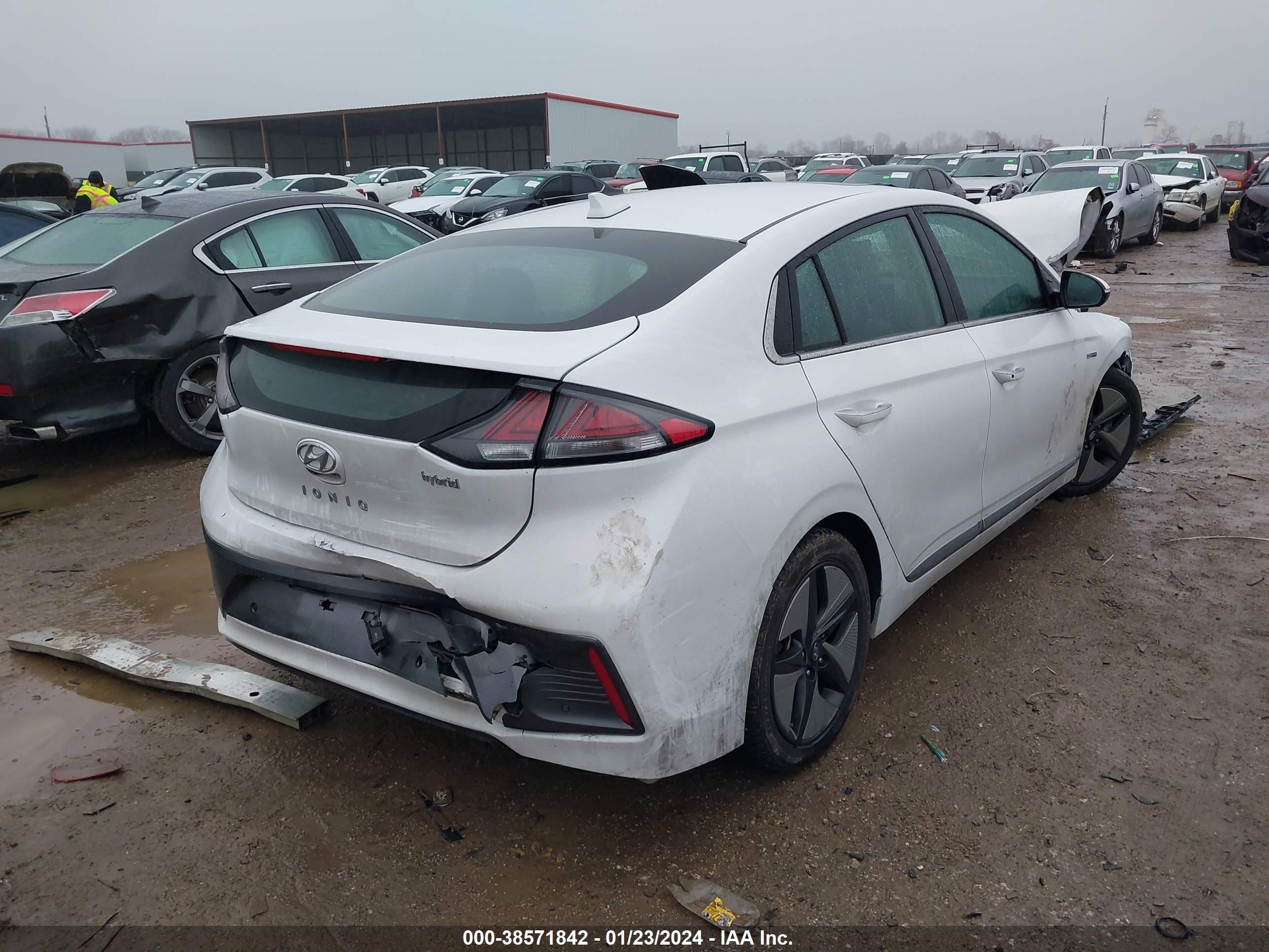 Photo 3 VIN: KMHC05LC0LU240674 - HYUNDAI IONIQ 