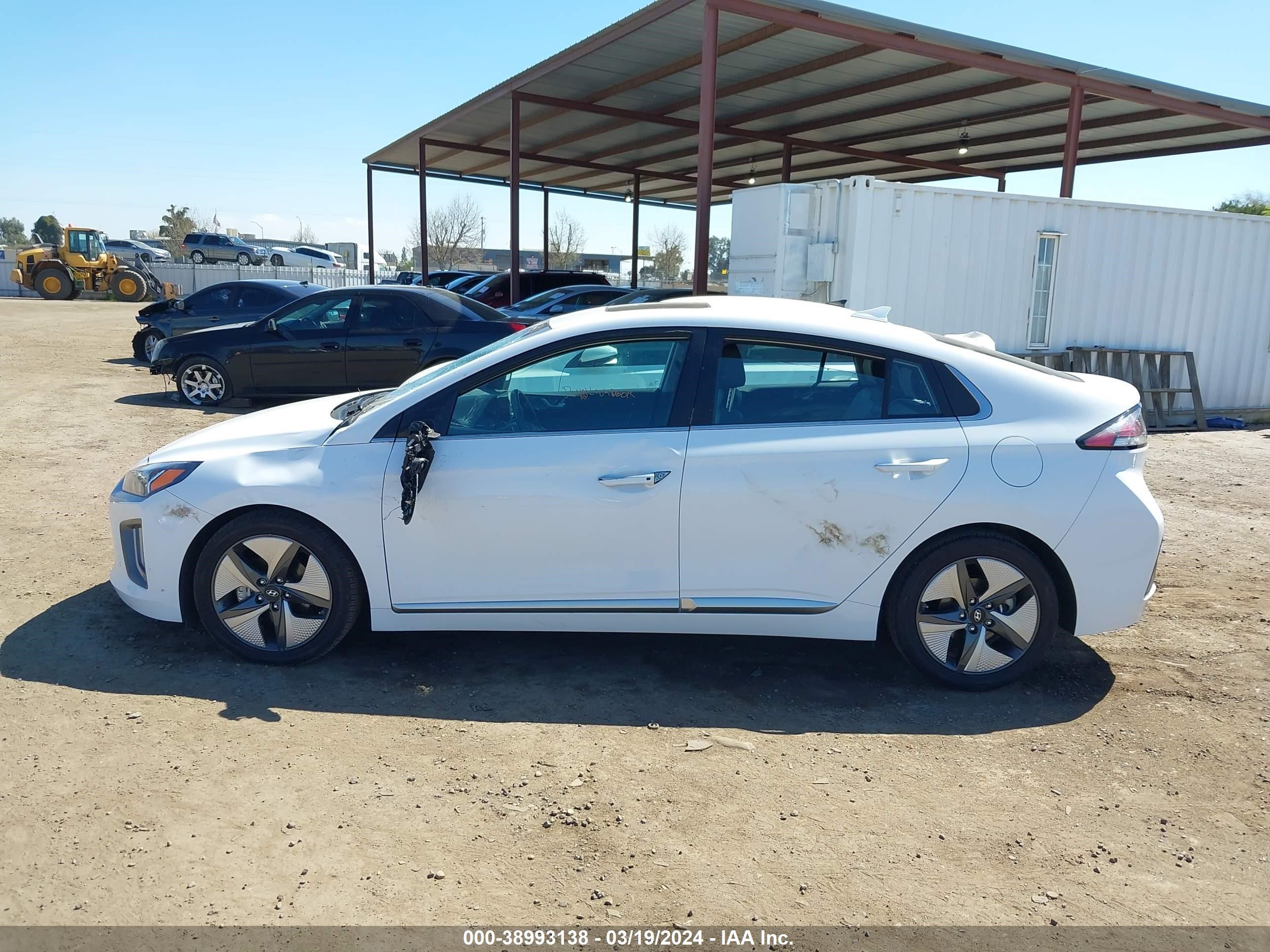 Photo 13 VIN: KMHC05LC7MU261068 - HYUNDAI IONIQ 