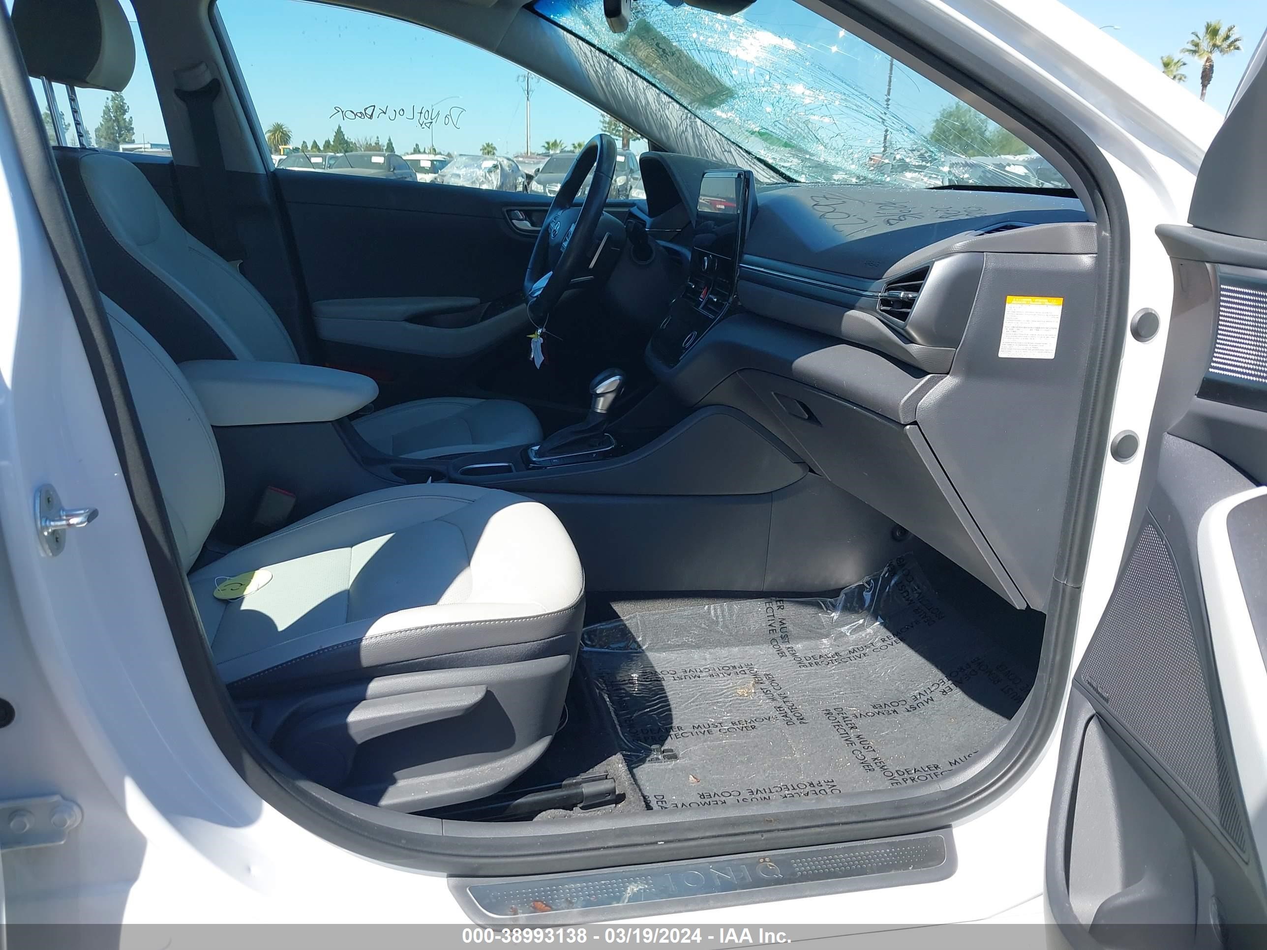 Photo 4 VIN: KMHC05LC7MU261068 - HYUNDAI IONIQ 