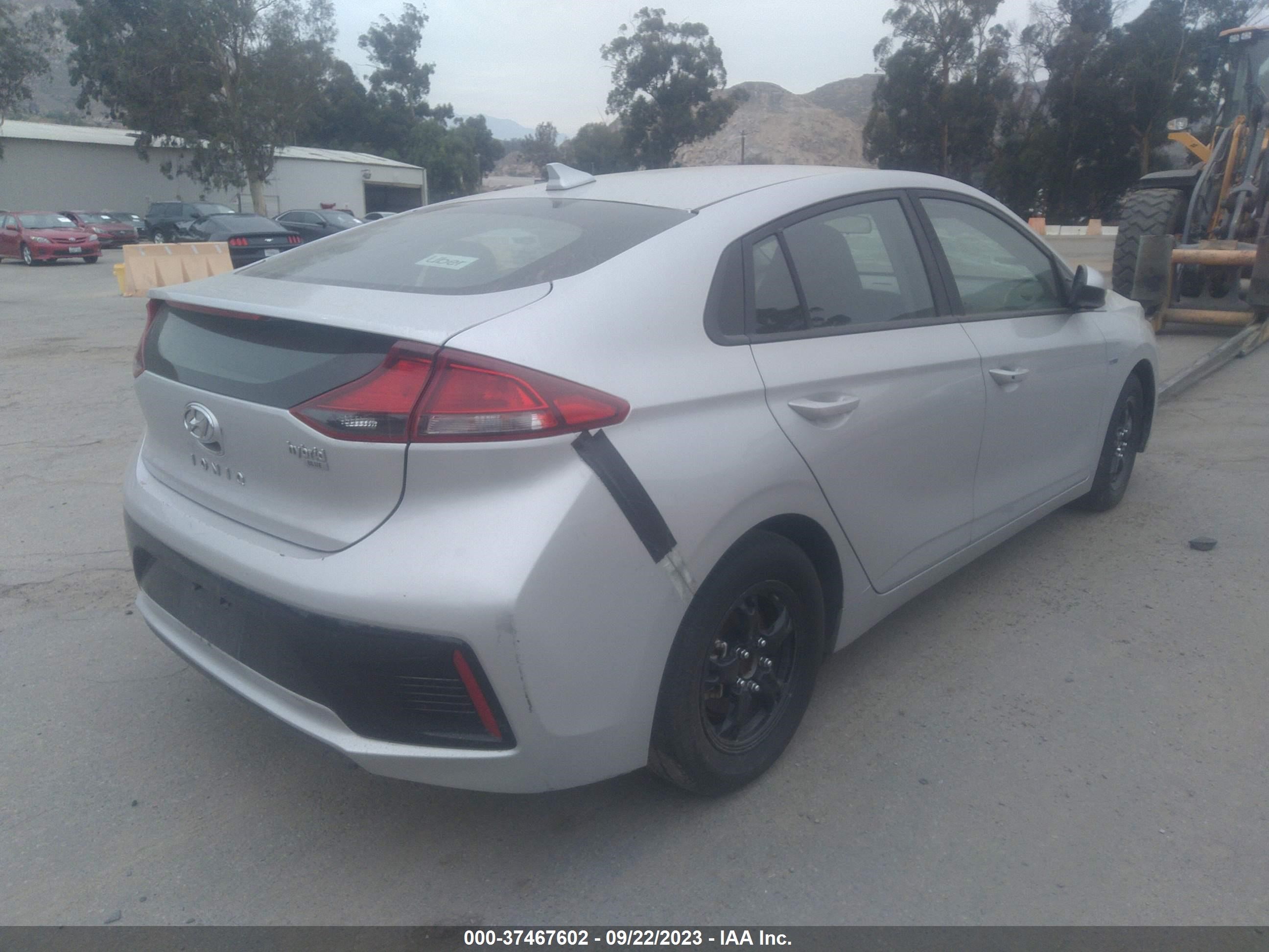 Photo 3 VIN: KMHC65LC0JU083269 - HYUNDAI IONIQ 