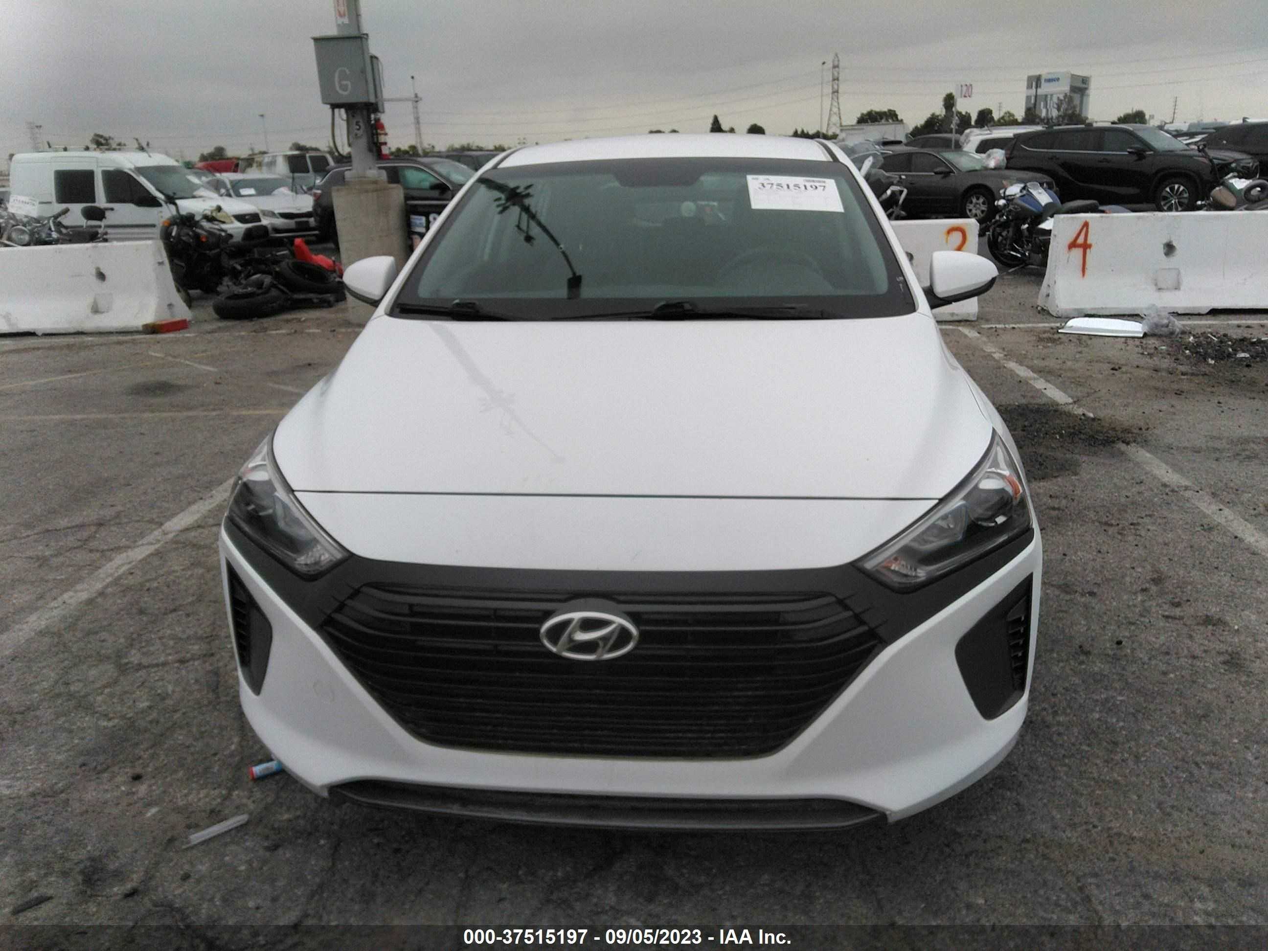 Photo 11 VIN: KMHC65LC0KU168517 - HYUNDAI IONIQ 