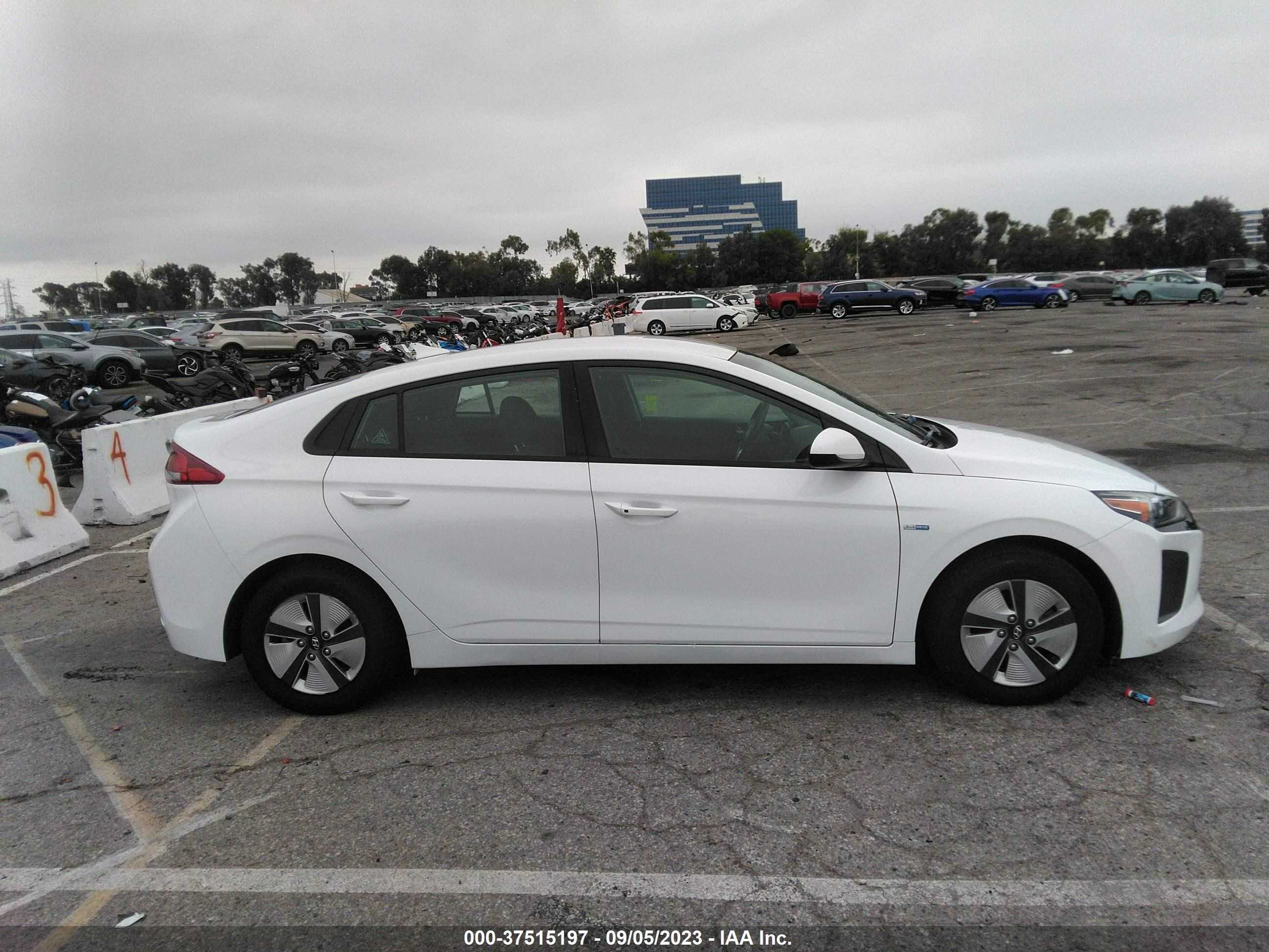 Photo 12 VIN: KMHC65LC0KU168517 - HYUNDAI IONIQ 