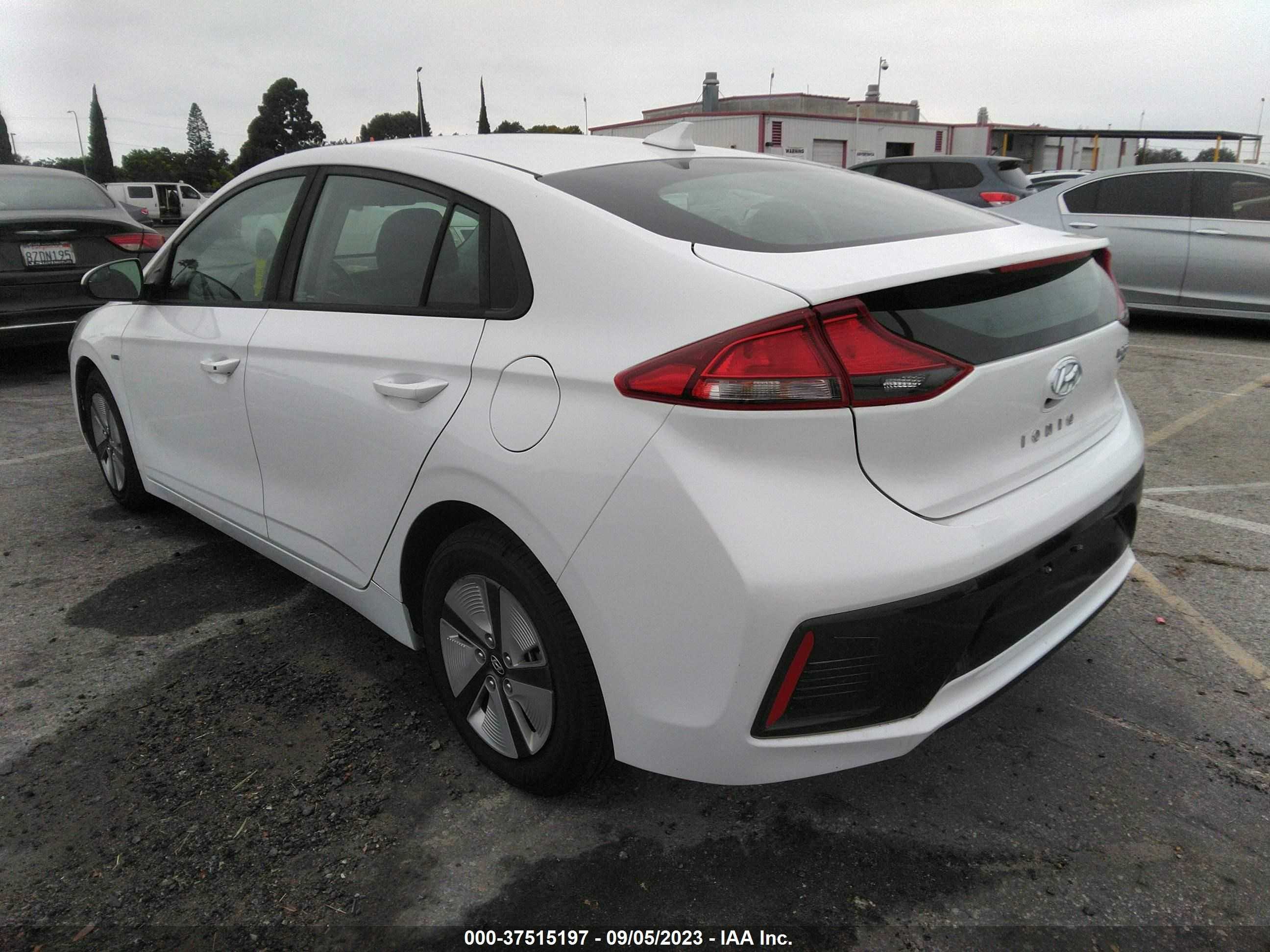 Photo 2 VIN: KMHC65LC0KU168517 - HYUNDAI IONIQ 