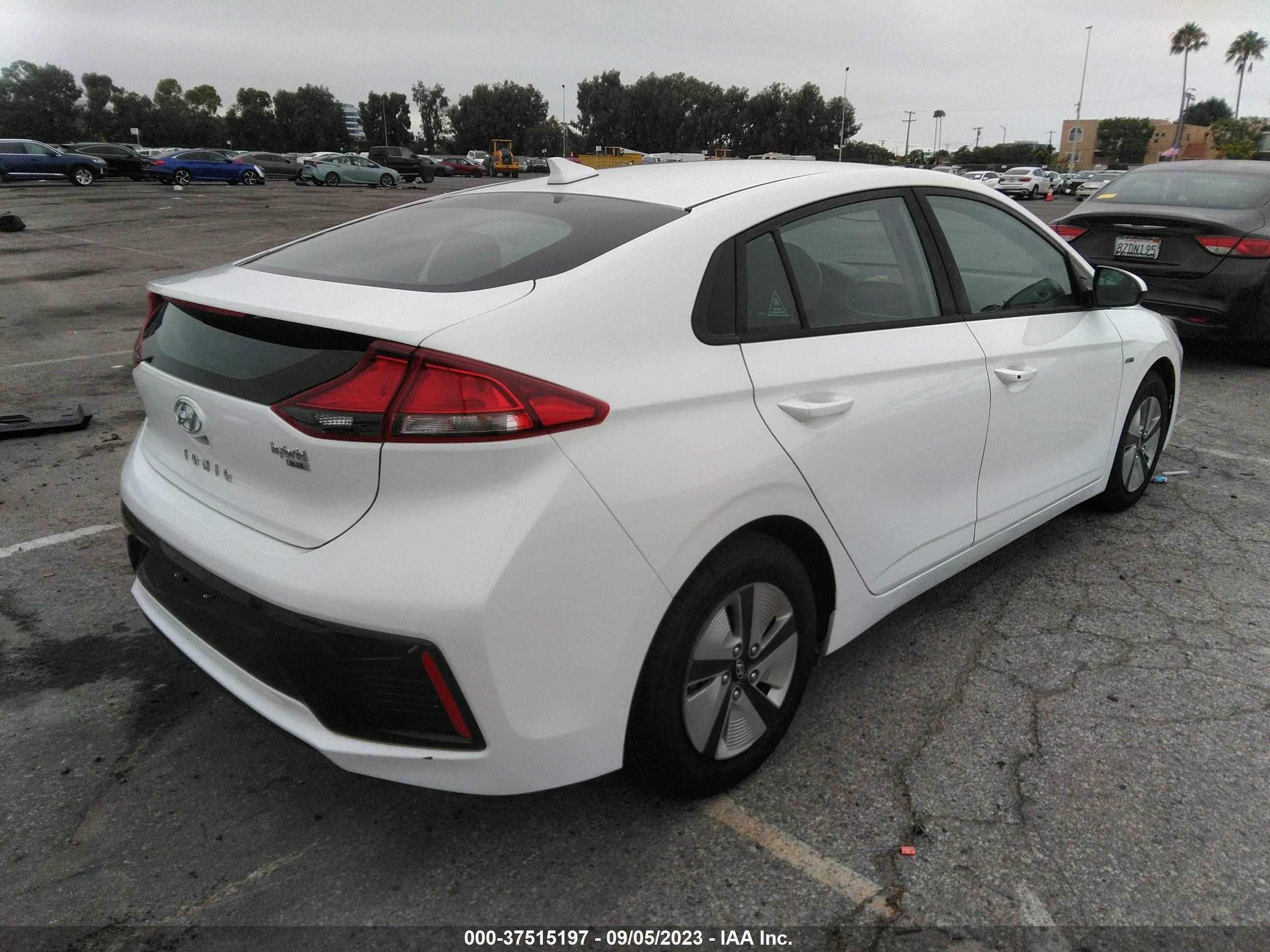 Photo 3 VIN: KMHC65LC0KU168517 - HYUNDAI IONIQ 