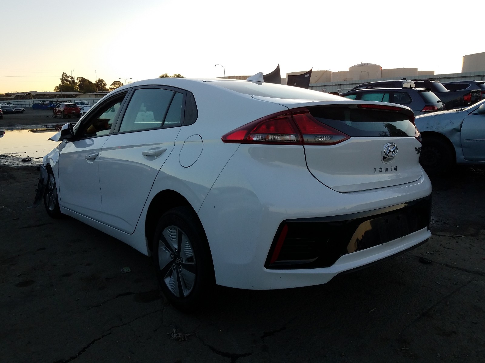 Photo 2 VIN: KMHC65LC0KU179663 - HYUNDAI IONIQ BLUE 