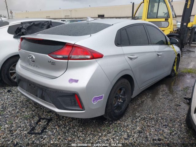 Photo 3 VIN: KMHC65LC1HU038870 - HYUNDAI IONIQ HYBRID 