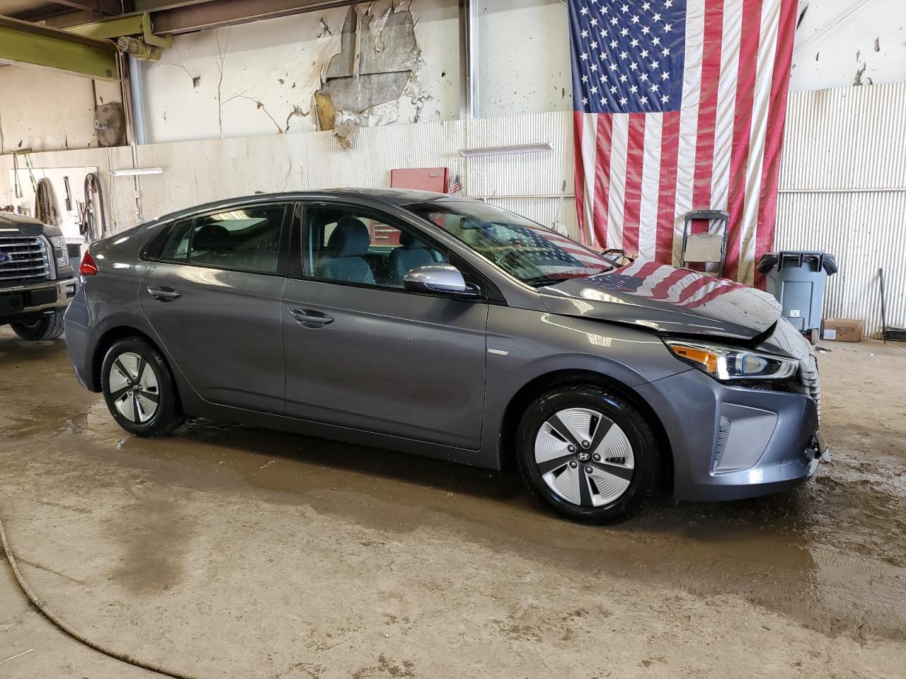 Photo 3 VIN: KMHC65LC1HU047827 - HYUNDAI IONIQ 