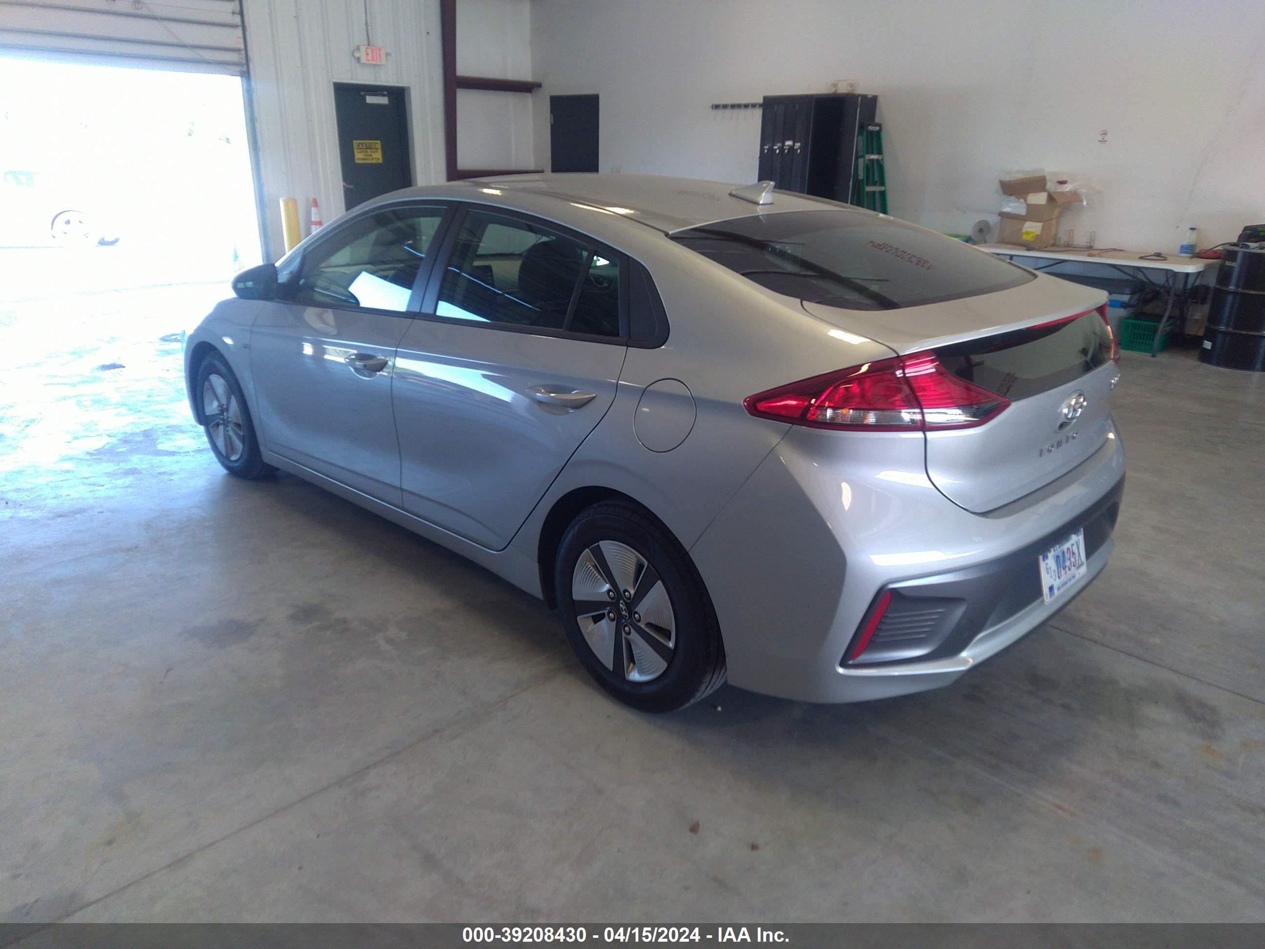 Photo 2 VIN: KMHC65LC1LU219492 - HYUNDAI IONIQ 