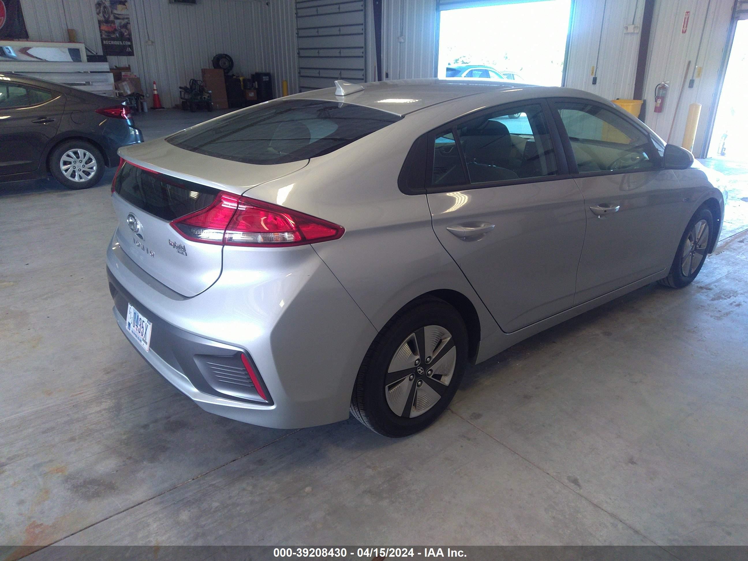 Photo 3 VIN: KMHC65LC1LU219492 - HYUNDAI IONIQ 