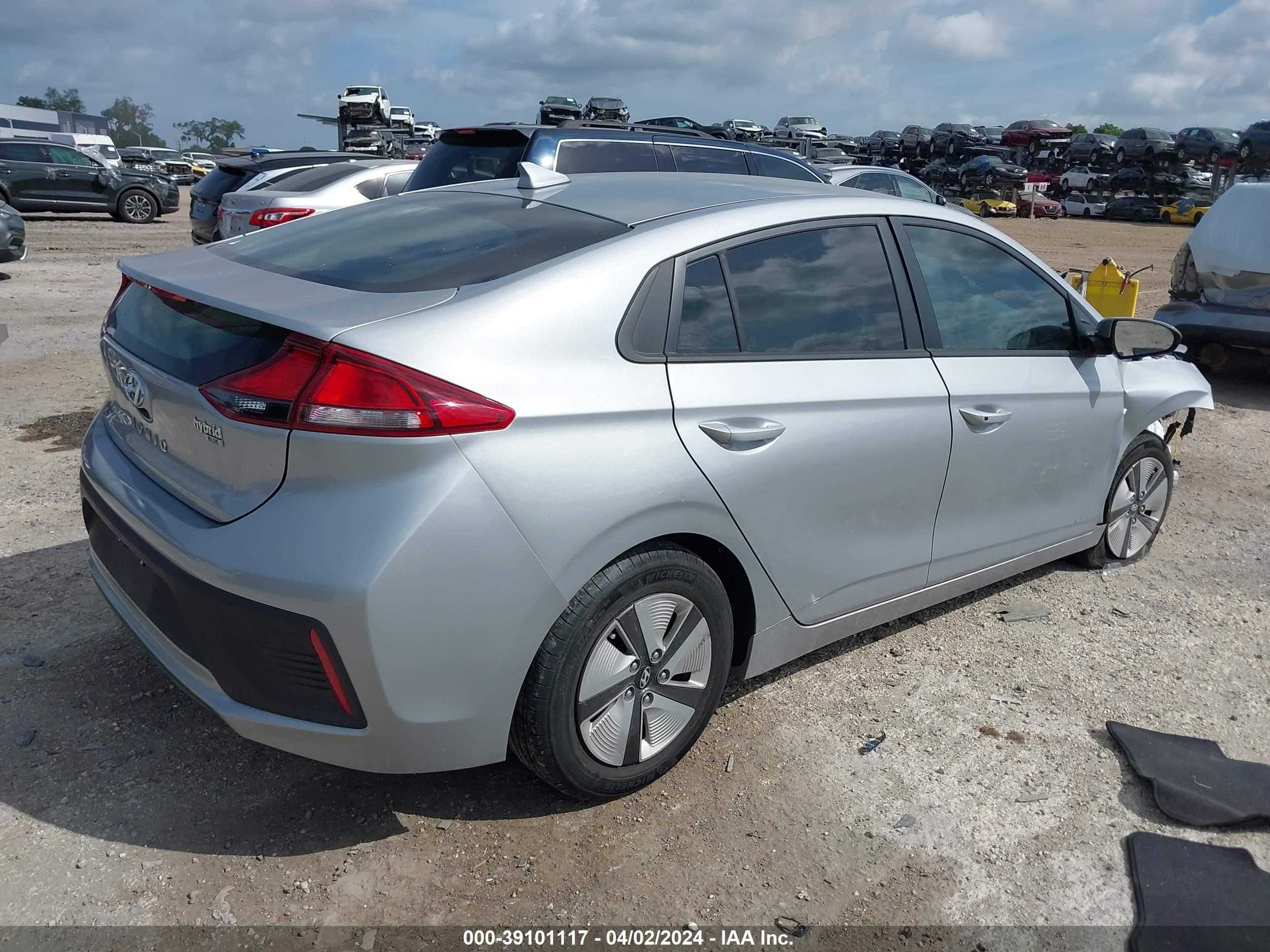 Photo 3 VIN: KMHC65LC1LU231920 - HYUNDAI IONIQ 