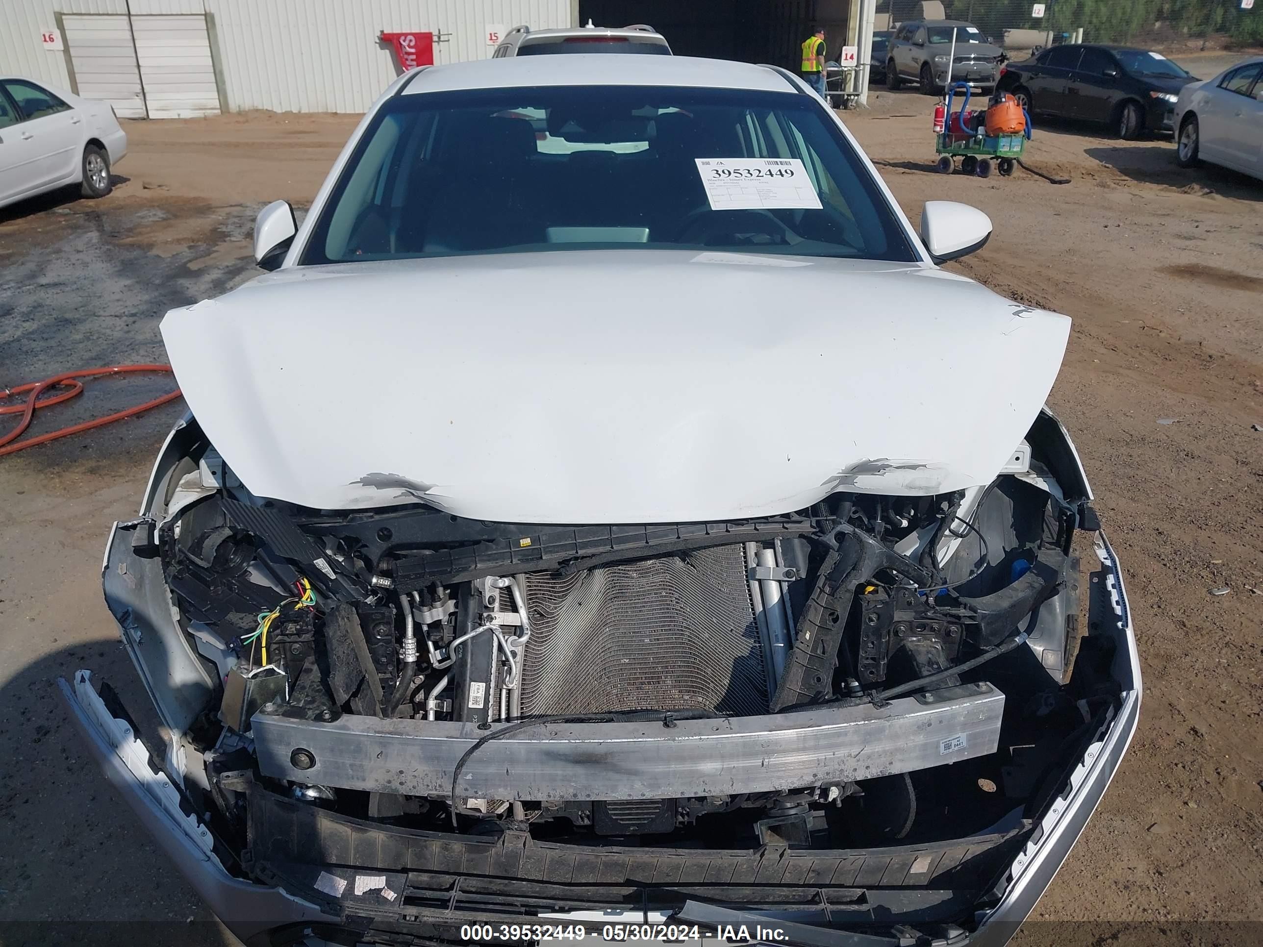 Photo 10 VIN: KMHC65LC3LU241235 - HYUNDAI IONIQ 