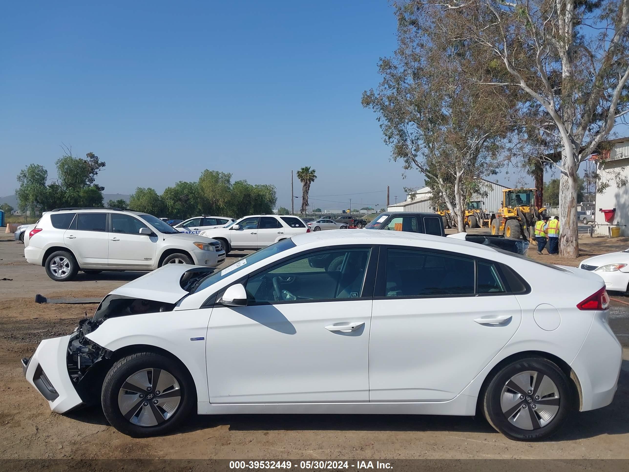 Photo 12 VIN: KMHC65LC3LU241235 - HYUNDAI IONIQ 