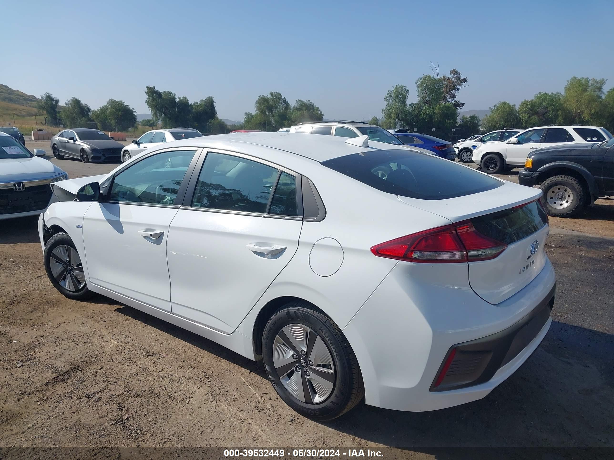 Photo 2 VIN: KMHC65LC3LU241235 - HYUNDAI IONIQ 