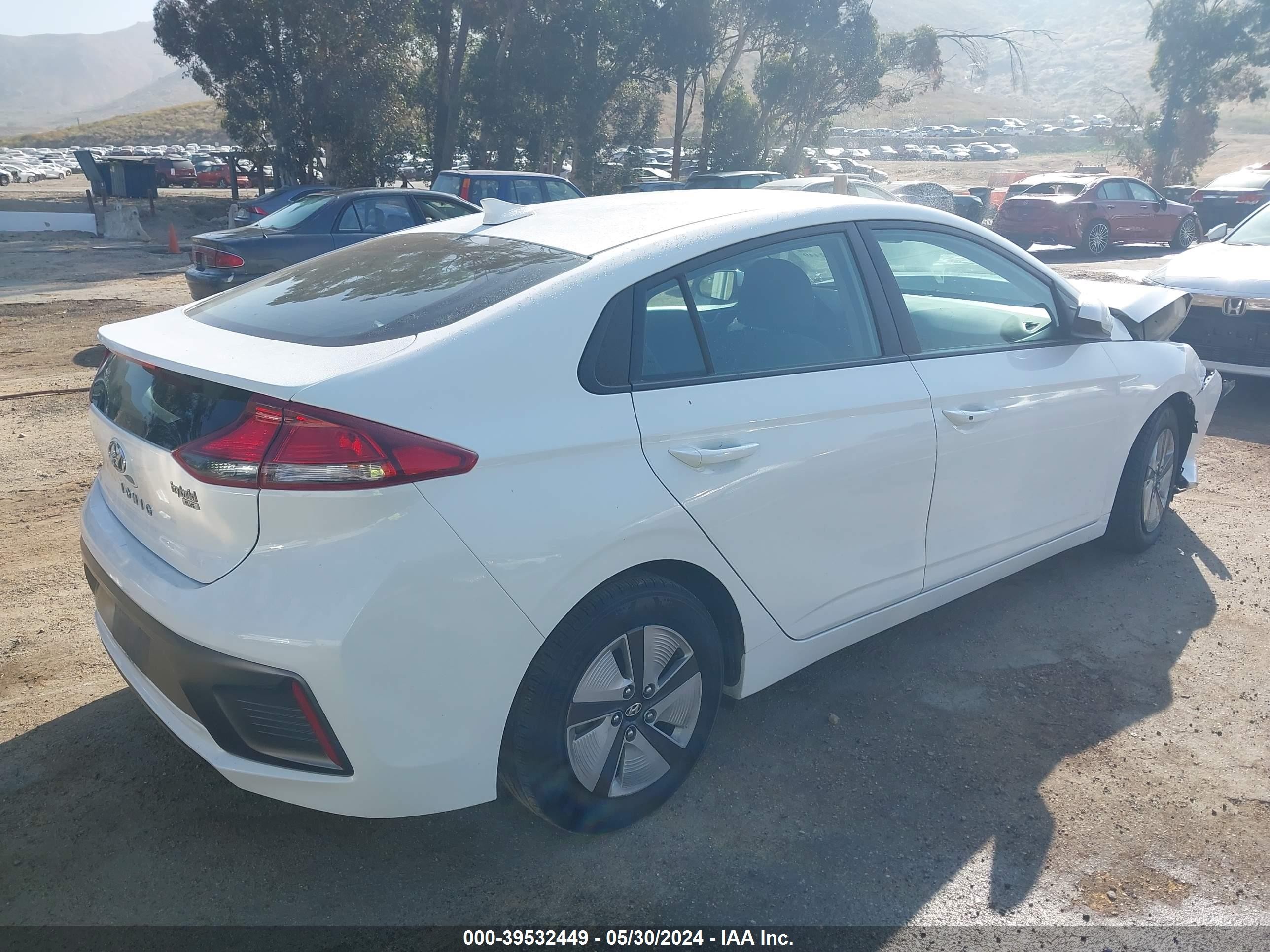 Photo 3 VIN: KMHC65LC3LU241235 - HYUNDAI IONIQ 