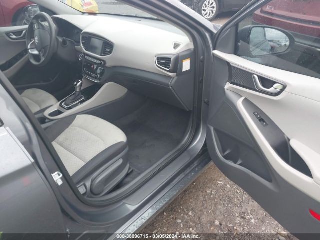 Photo 4 VIN: KMHC65LC4HU024011 - HYUNDAI IONIQ HYBRID 