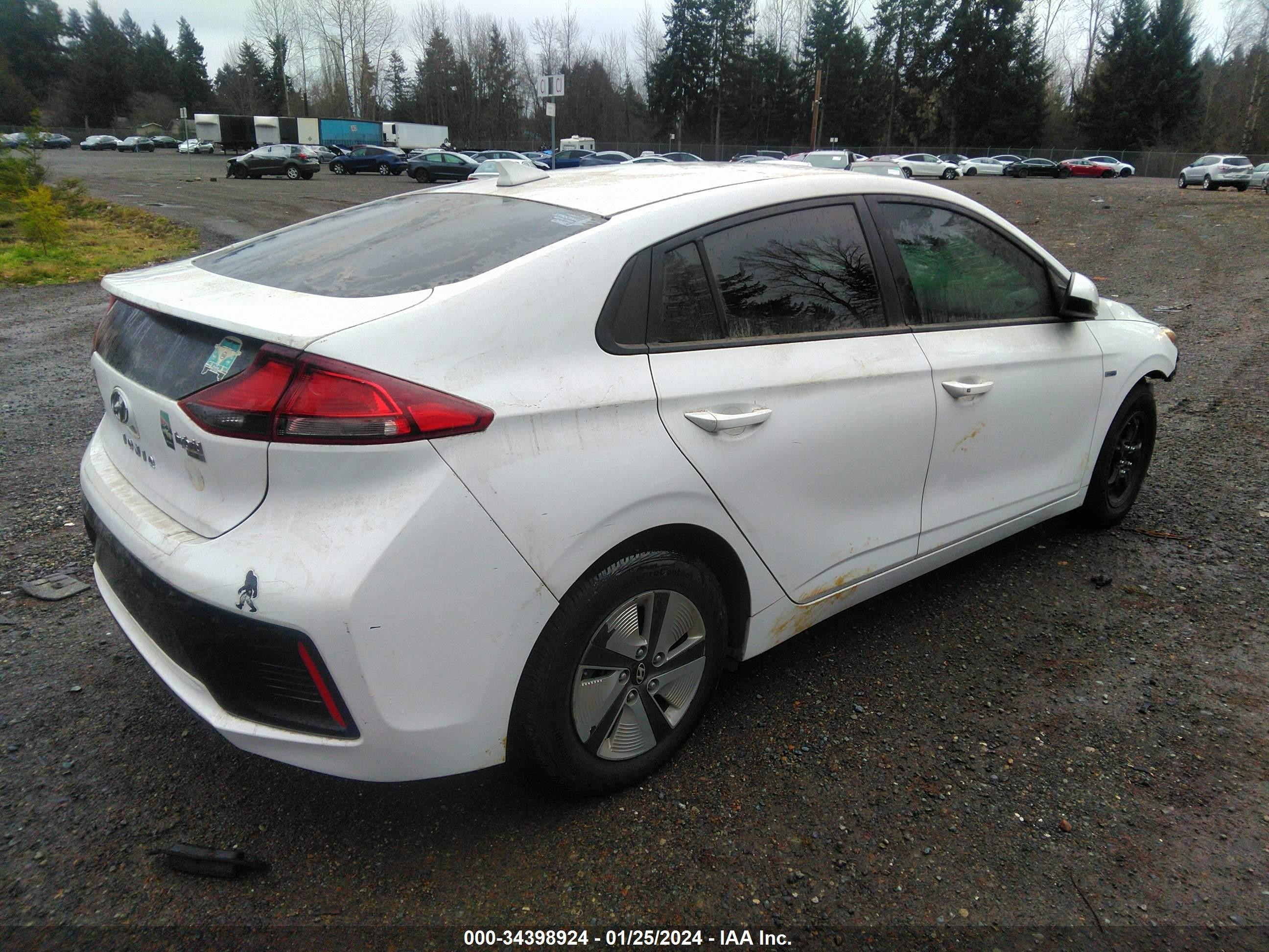 Photo 3 VIN: KMHC65LC4HU024378 - HYUNDAI IONIQ 