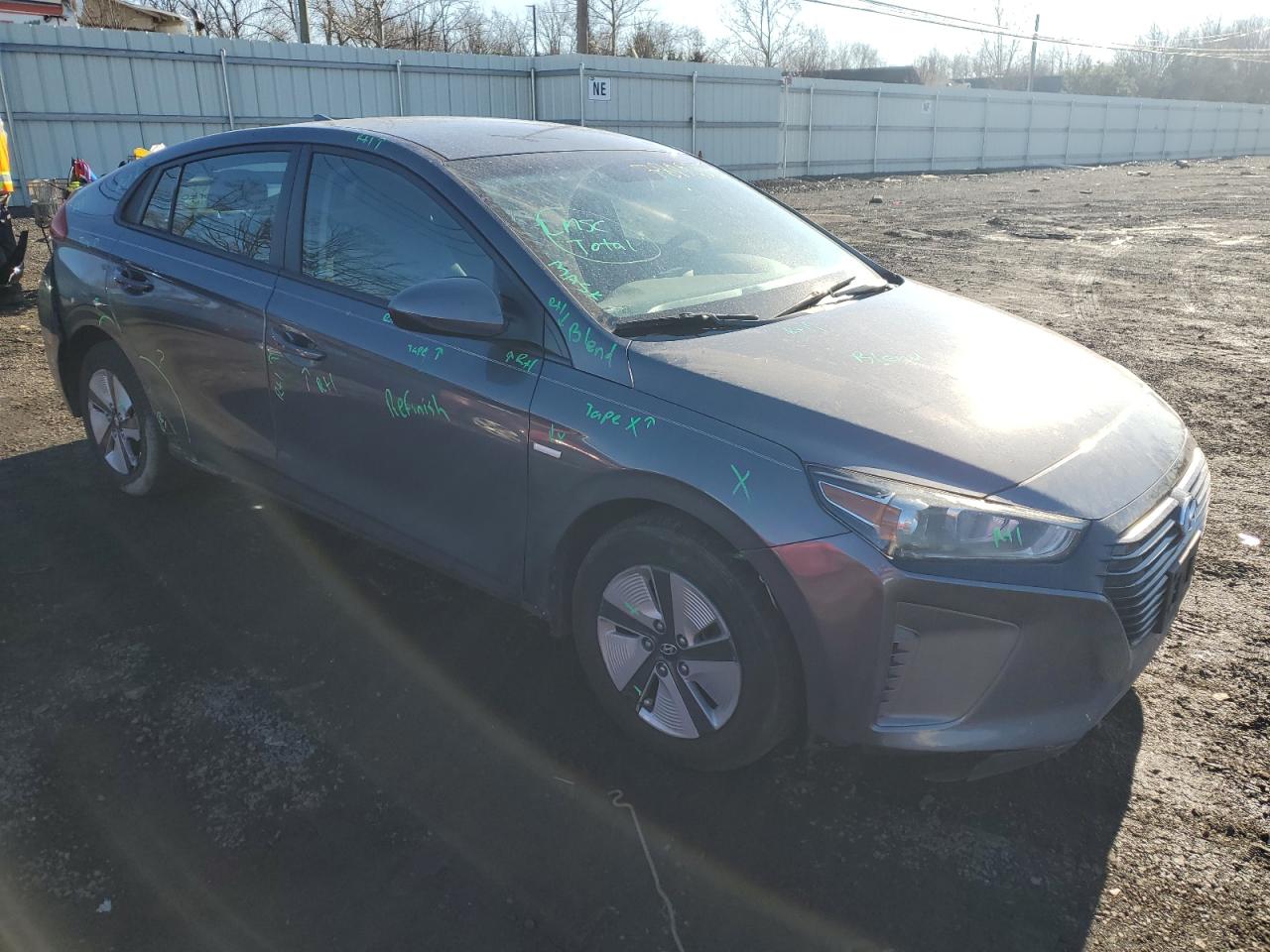 Photo 3 VIN: KMHC65LC4JU065129 - HYUNDAI IONIQ 