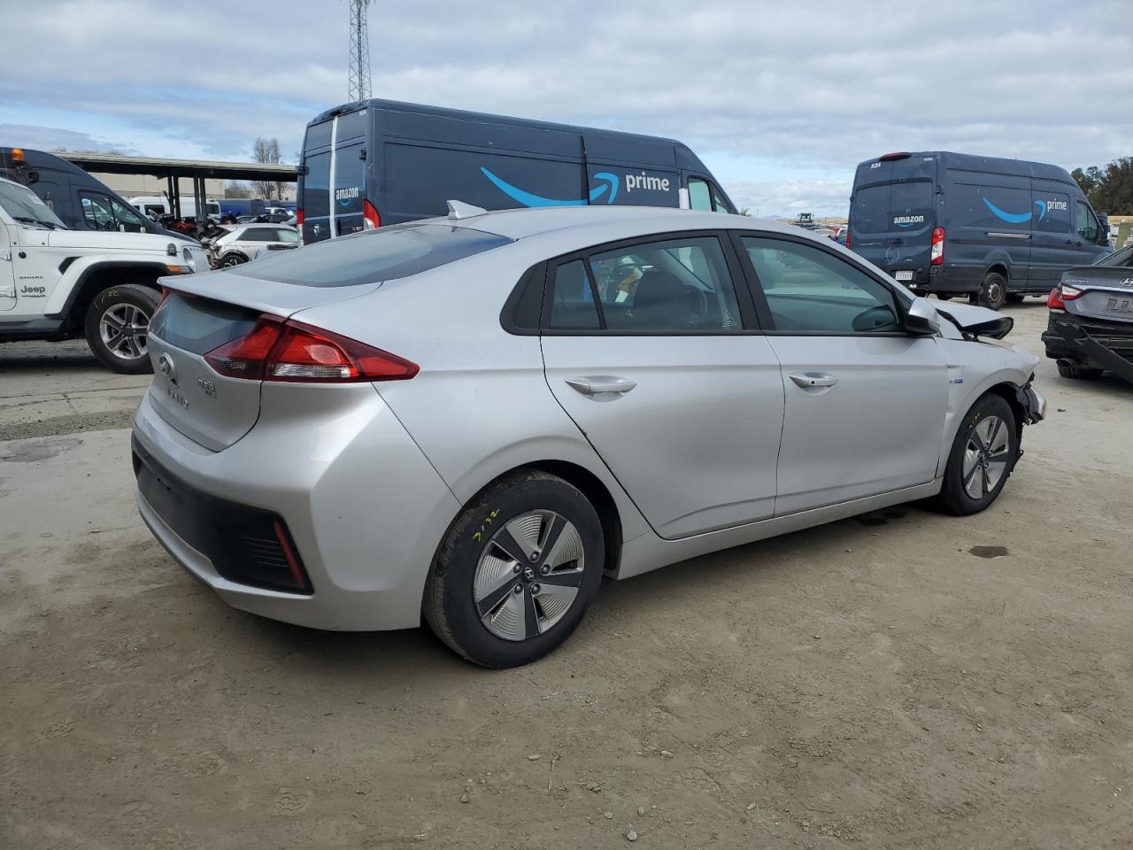 Photo 2 VIN: KMHC65LC4KU108157 - HYUNDAI IONIQ 