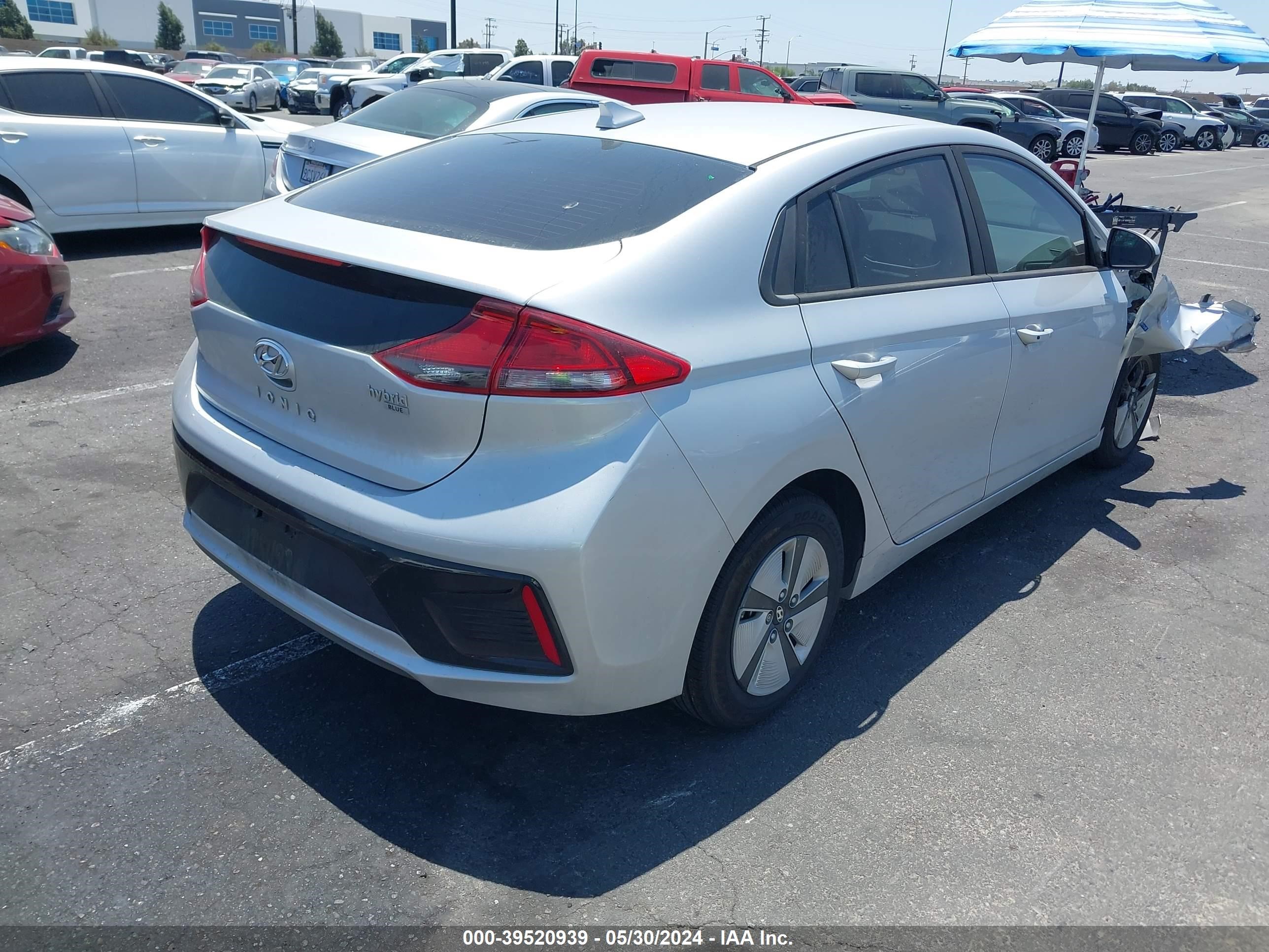 Photo 3 VIN: KMHC65LC5HU049855 - HYUNDAI IONIQ 