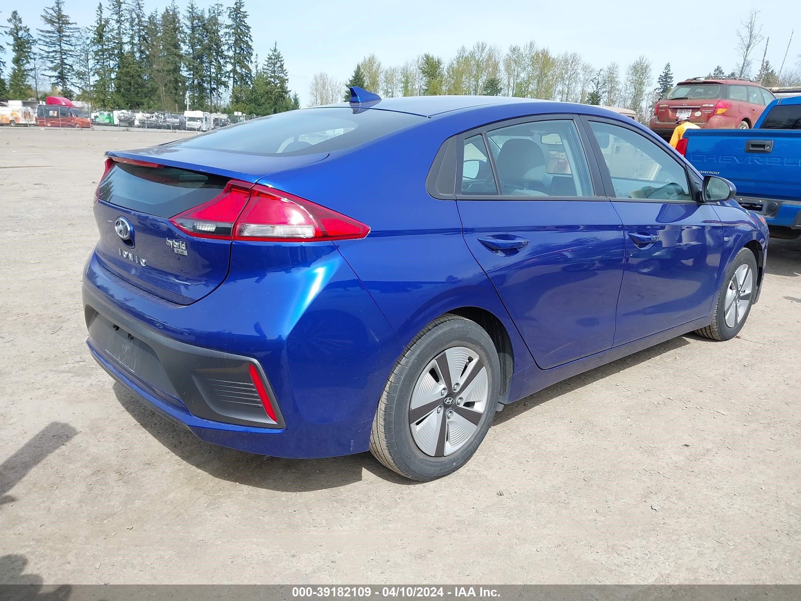 Photo 3 VIN: KMHC65LC5LU234657 - HYUNDAI IONIQ 